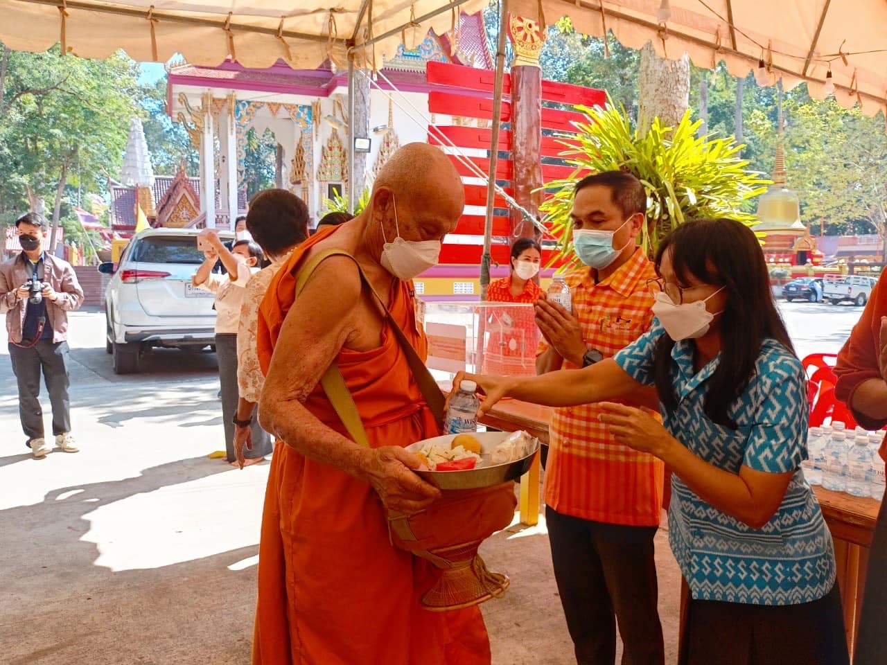 ✨✨”พช.ปราจีนบุรี ร่วมพิธีทำบุญตักบาตรข้าวสารอาหารแห้งฯ โครงการบรรพชาอุปสมบท 99 รูป ถวายพระพรชัยมงคลแด่สมเด็จพระเจ้าลูกเธอ เจ้าฟ้าพัชรกิติยาภา นเรนทิราเทพยวดี กรมหลวงราชสาริณีสิริพัชร มหาวัชรราชธิดา”