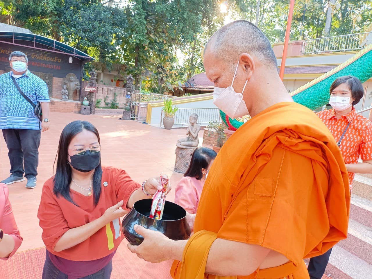 ✨✨”พช.ปราจีนบุรี ร่วมพิธีทำบุญตักบาตรข้าวสารอาหารแห้งฯ โครงการบรรพชาอุปสมบท 99 รูป ถวายพระพรชัยมงคลแด่สมเด็จพระเจ้าลูกเธอ เจ้าฟ้าพัชรกิติยาภา นเรนทิราเทพยวดี กรมหลวงราชสาริณีสิริพัชร มหาวัชรราชธิดา”