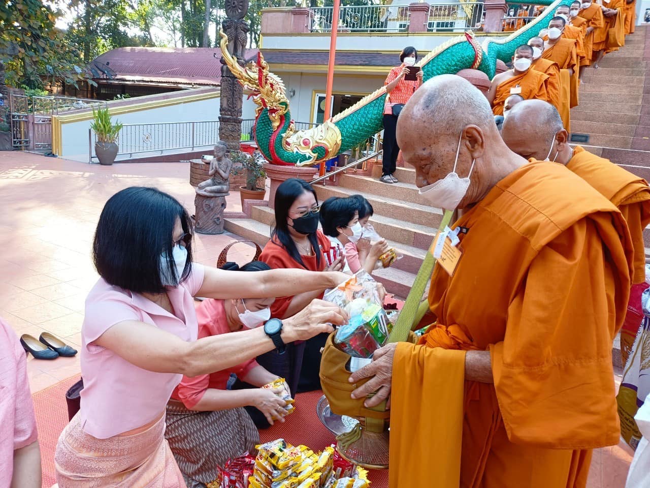 ✨✨”พช.ปราจีนบุรี ร่วมพิธีทำบุญตักบาตรข้าวสารอาหารแห้งฯ โครงการบรรพชาอุปสมบท 99 รูป ถวายพระพรชัยมงคลแด่สมเด็จพระเจ้าลูกเธอ เจ้าฟ้าพัชรกิติยาภา นเรนทิราเทพยวดี กรมหลวงราชสาริณีสิริพัชร มหาวัชรราชธิดา”