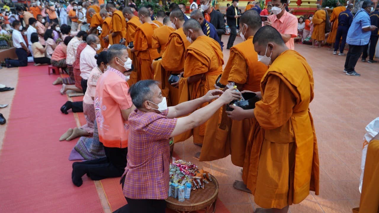 ✨✨”พช.ปราจีนบุรี ร่วมพิธีทำบุญตักบาตรข้าวสารอาหารแห้งฯ โครงการบรรพชาอุปสมบท 99 รูป ถวายพระพรชัยมงคลแด่สมเด็จพระเจ้าลูกเธอ เจ้าฟ้าพัชรกิติยาภา นเรนทิราเทพยวดี กรมหลวงราชสาริณีสิริพัชร มหาวัชรราชธิดา”