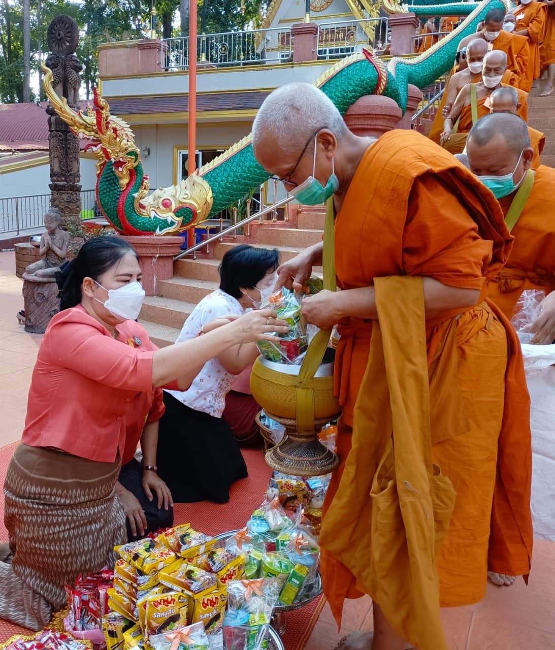 ✨✨”พช.ปราจีนบุรี ร่วมพิธีทำบุญตักบาตรข้าวสารอาหารแห้งฯ โครงการบรรพชาอุปสมบท 99 รูป ถวายพระพรชัยมงคลแด่สมเด็จพระเจ้าลูกเธอ เจ้าฟ้าพัชรกิติยาภา นเรนทิราเทพยวดี กรมหลวงราชสาริณีสิริพัชร มหาวัชรราชธิดา”