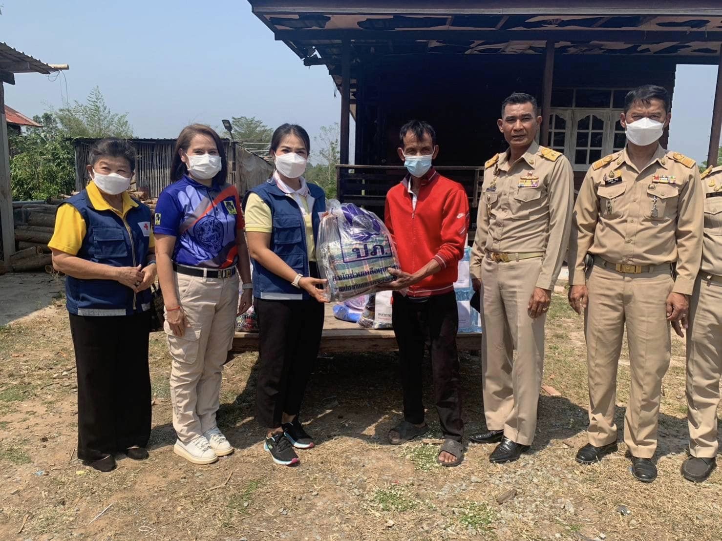✨✨”พช.ปราจีนบุรี ร่วมกิจกรรมมอบเงินสงเคราะห์ผู้ประสบภัยพิบัติ และ เครื่องอุปโภค บริโภค ถุงยังชีพ ร่วมกับเหล่ากาชาดจังหวัดปราจีนบุรี″