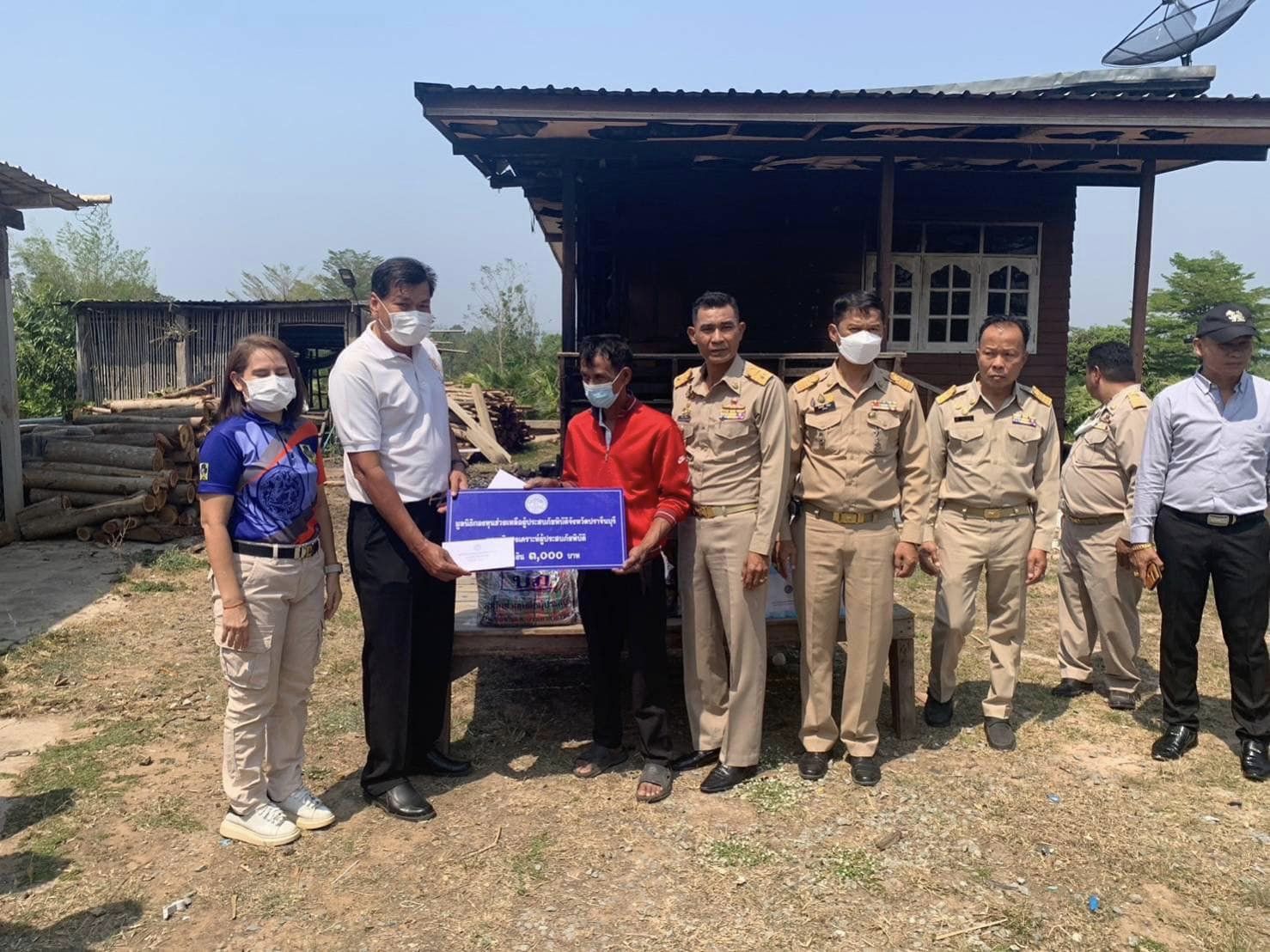 ✨✨”พช.ปราจีนบุรี ร่วมกิจกรรมมอบเงินสงเคราะห์ผู้ประสบภัยพิบัติ และ เครื่องอุปโภค บริโภค ถุงยังชีพ ร่วมกับเหล่ากาชาดจังหวัดปราจีนบุรี″
