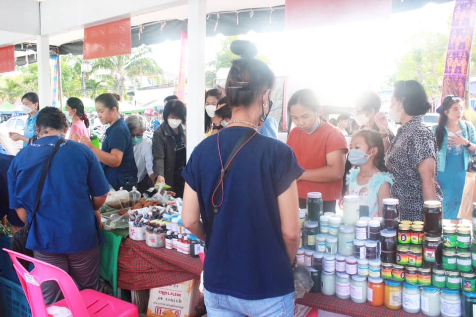 ??”พช.ปราจีนบุรี จัดโครงการส่งเสริมช่องทางการตลาดผลิตภัณฑ์กลุ่มอาชีพสมาชิกกองทุนพัฒนาบทบาทสตรี”
