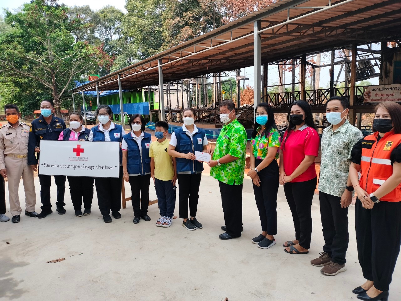 ??”พช.ปราจีนบุรี ร่วมกับมูลนิธิกองทุนช่วยเหลือผู้ประสบภัยพิบัติจังหวัดปราจีนบุรี ช่วยเหลือครัวเรือนผู้ประสบเหตุอัคคีภัย จำนวน 3 แห่ง”
