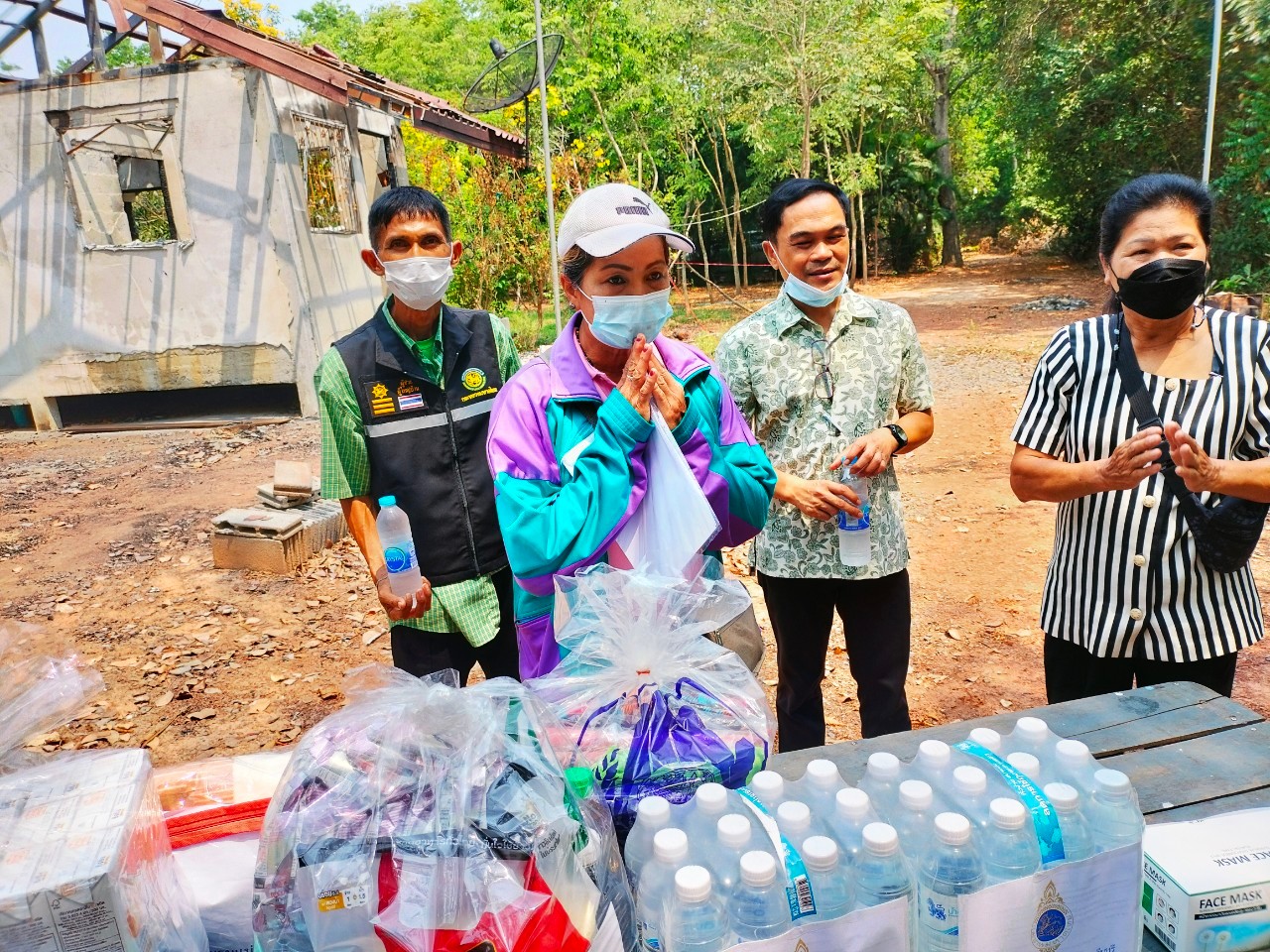 ??”พช.ปราจีนบุรี ร่วมกับมูลนิธิกองทุนช่วยเหลือผู้ประสบภัยพิบัติจังหวัดปราจีนบุรี ช่วยเหลือครัวเรือนผู้ประสบเหตุอัคคีภัย จำนวน 3 แห่ง”