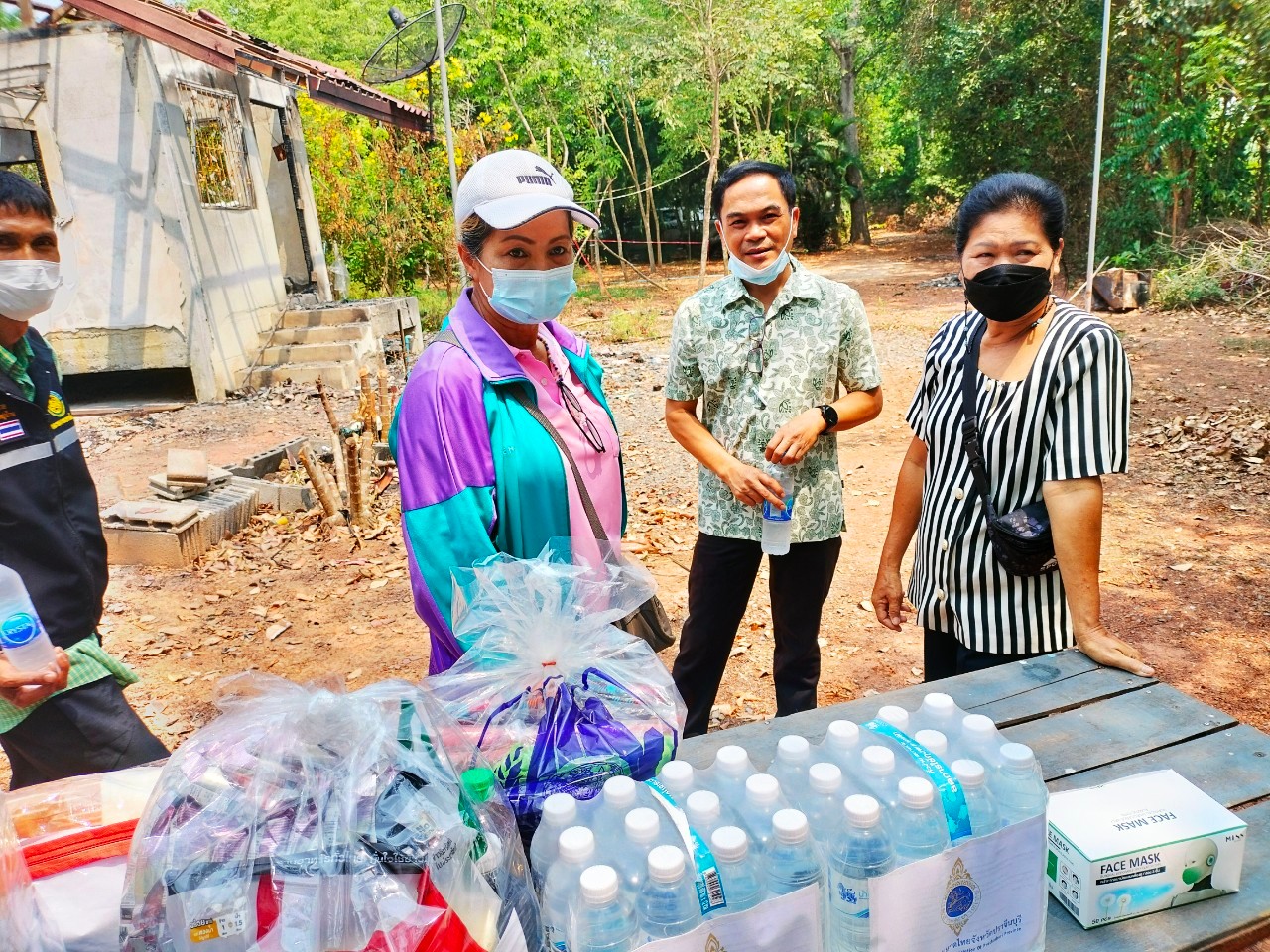 ??”พช.ปราจีนบุรี ร่วมกับมูลนิธิกองทุนช่วยเหลือผู้ประสบภัยพิบัติจังหวัดปราจีนบุรี ช่วยเหลือครัวเรือนผู้ประสบเหตุอัคคีภัย จำนวน 3 แห่ง”