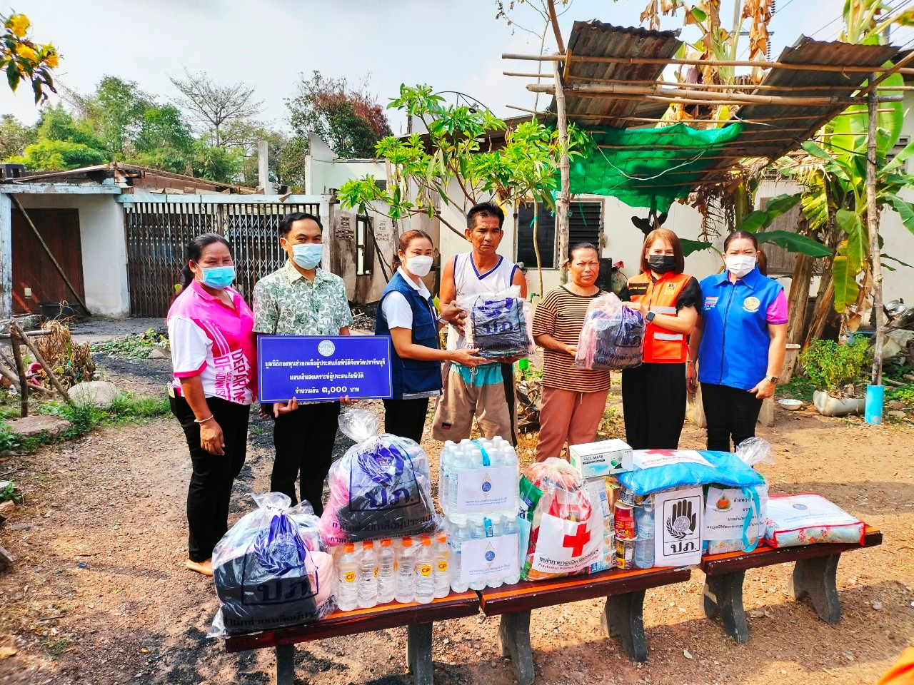 ??”พช.ปราจีนบุรี ร่วมกับมูลนิธิกองทุนช่วยเหลือผู้ประสบภัยพิบัติจังหวัดปราจีนบุรี ช่วยเหลือครัวเรือนผู้ประสบเหตุอัคคีภัย จำนวน 3 แห่ง”