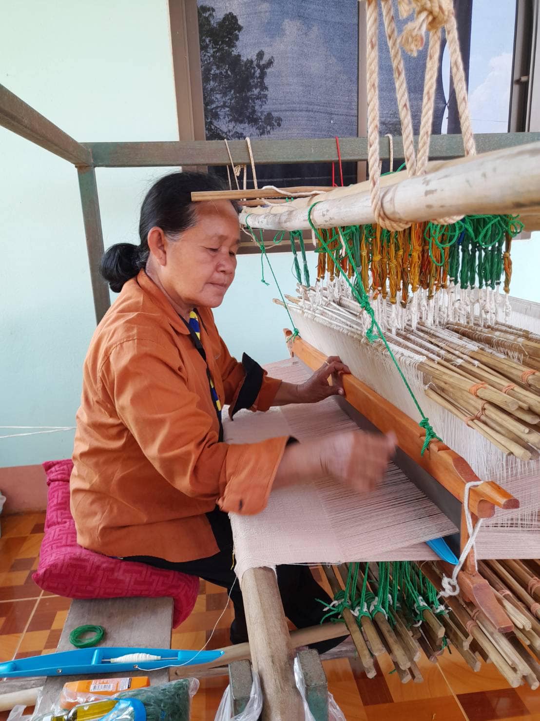 ✨✨”พช.ปราจีนบุรี ติดตาม เยี่ยมเยี่ยม ให้คำแนะนำกลุ่มผู้ผลิตผู้ประกอบการ OTOP กลุ่มทอผ้าไหมมัดหมี่ อำเภอกบินทร์บุรี″