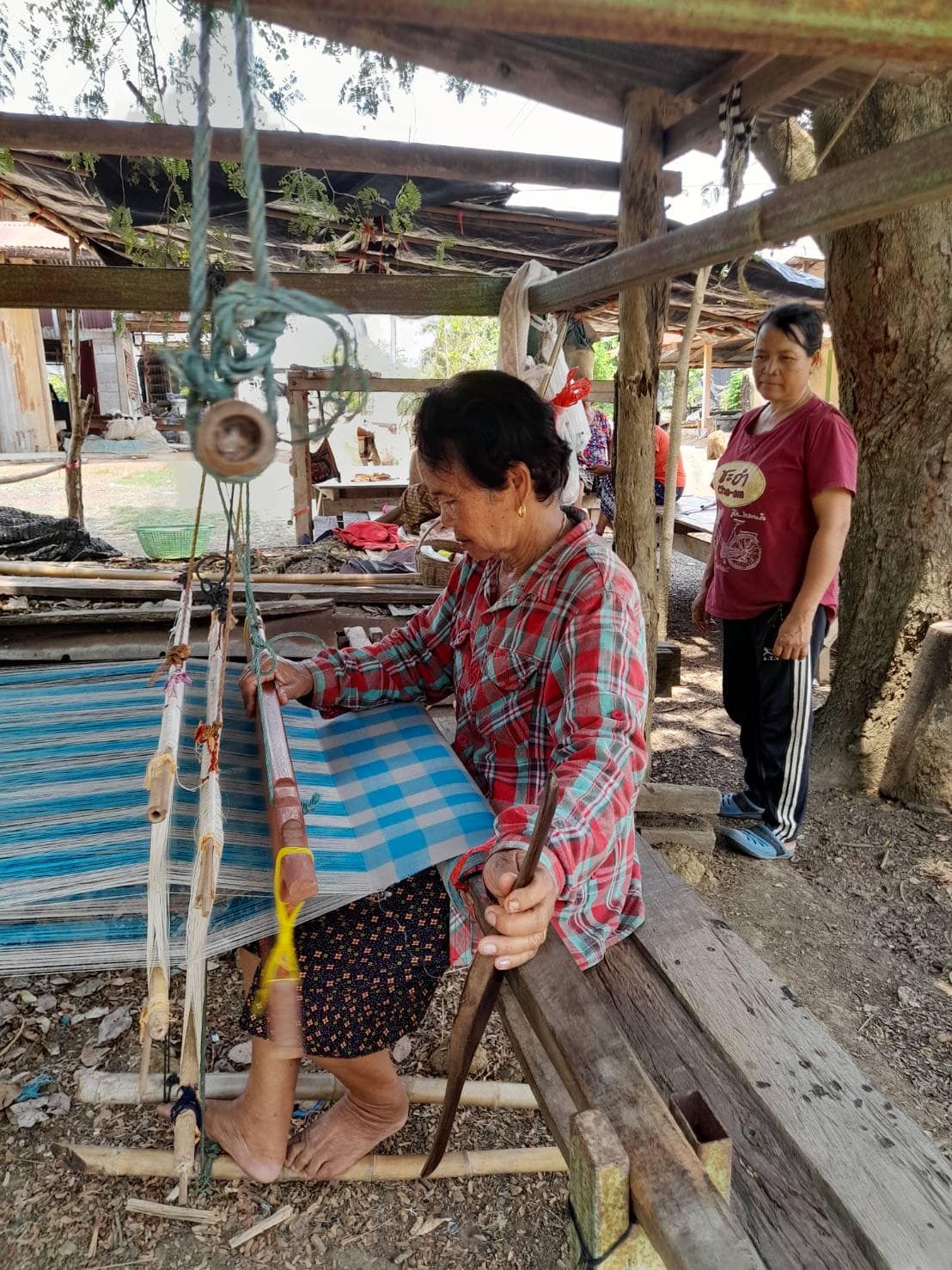 ✨✨”พช.ปราจีนบุรี ติดตาม เยี่ยมเยี่ยม ให้คำแนะนำกลุ่มผู้ผลิตผู้ประกอบการ OTOP กลุ่มทอผ้าไหมมัดหมี่ อำเภอกบินทร์บุรี″