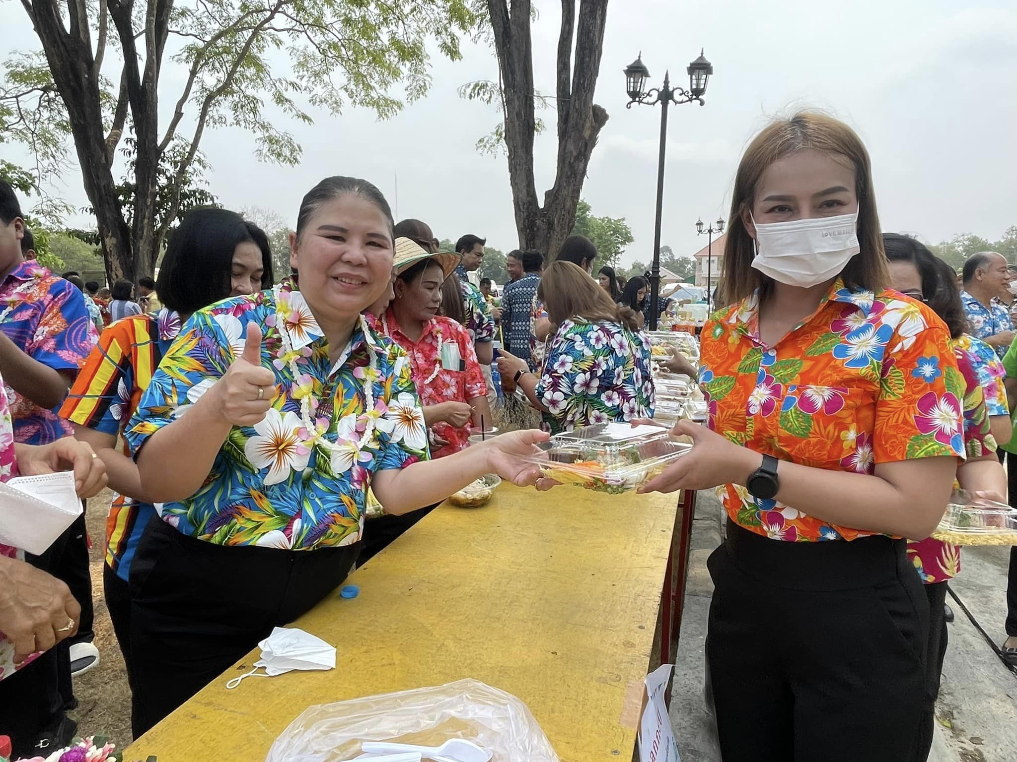✨✨”พช.ปราจีนบุรี ร่วมพิธีรดน้ำขอพรจากผู้ว่าราชการจังหวัดปราจีนบุรี เนื่องในประเพณีสงกรานต์ ประจำปี 2566″