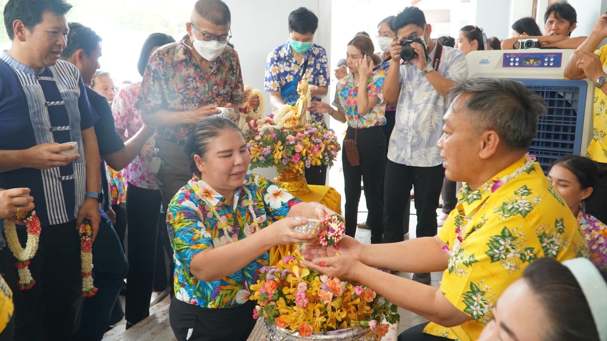 ✨✨”พช.ปราจีนบุรี ร่วมพิธีรดน้ำขอพรจากผู้ว่าราชการจังหวัดปราจีนบุรี เนื่องในประเพณีสงกรานต์ ประจำปี 2566″