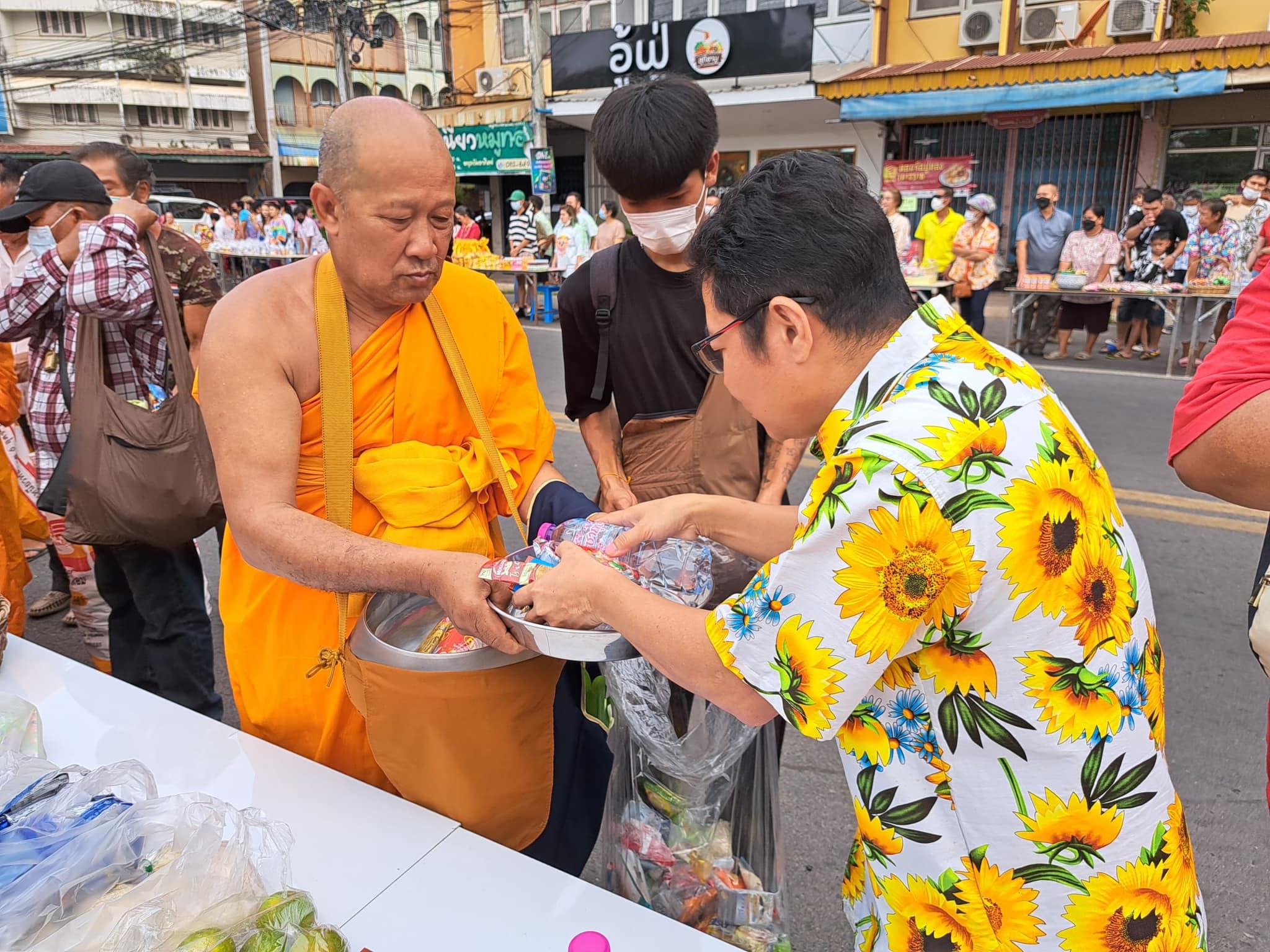 ✨✨”พช.ปราจีนบุรี ร่วมพิธีทำบุญตักบาตรเนื่องในวันสงกรานต์ ประจำปี 2566″