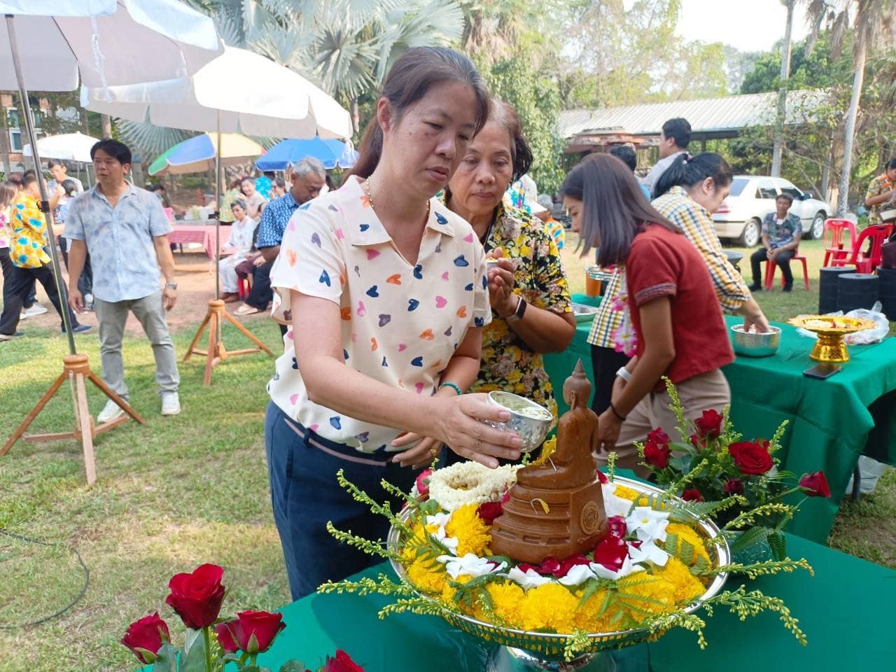 ✨✨”พช.ปราจีนบุรี ร่วมพิธีรดน้ำขอพรจากผู้ใหญ่ เนื่องในประเพณีสงกรานต์ ประจำปี 2566”