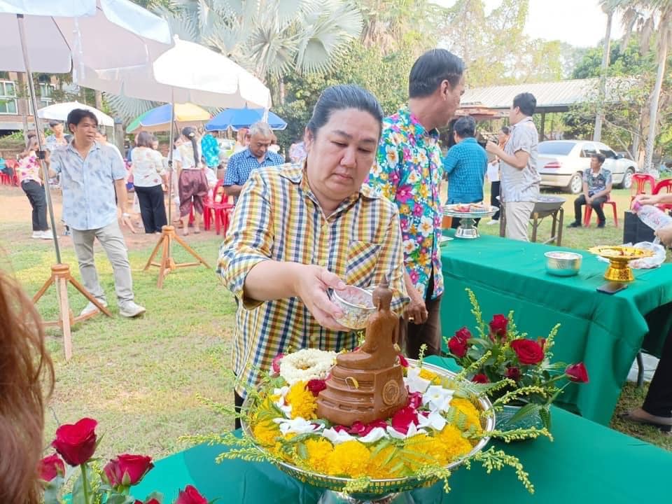 ✨✨”พช.ปราจีนบุรี ร่วมพิธีรดน้ำขอพรจากผู้ใหญ่ เนื่องในประเพณีสงกรานต์ ประจำปี 2566”