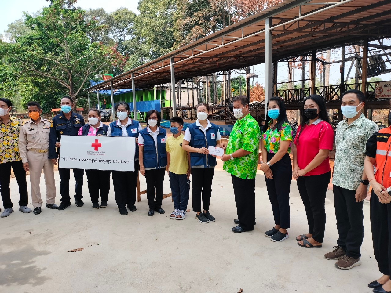 ??”พช.ปราจีนบุรี ร่วมกับมูลนิธิกองทุนช่วยเหลือผู้ประสบภัยพิบัติจังหวัดปราจีนบุรี ช่วยเหลือครัวเรือนผู้ประสบเหตุอัคคีภัย จำนวน 3 แห่ง”