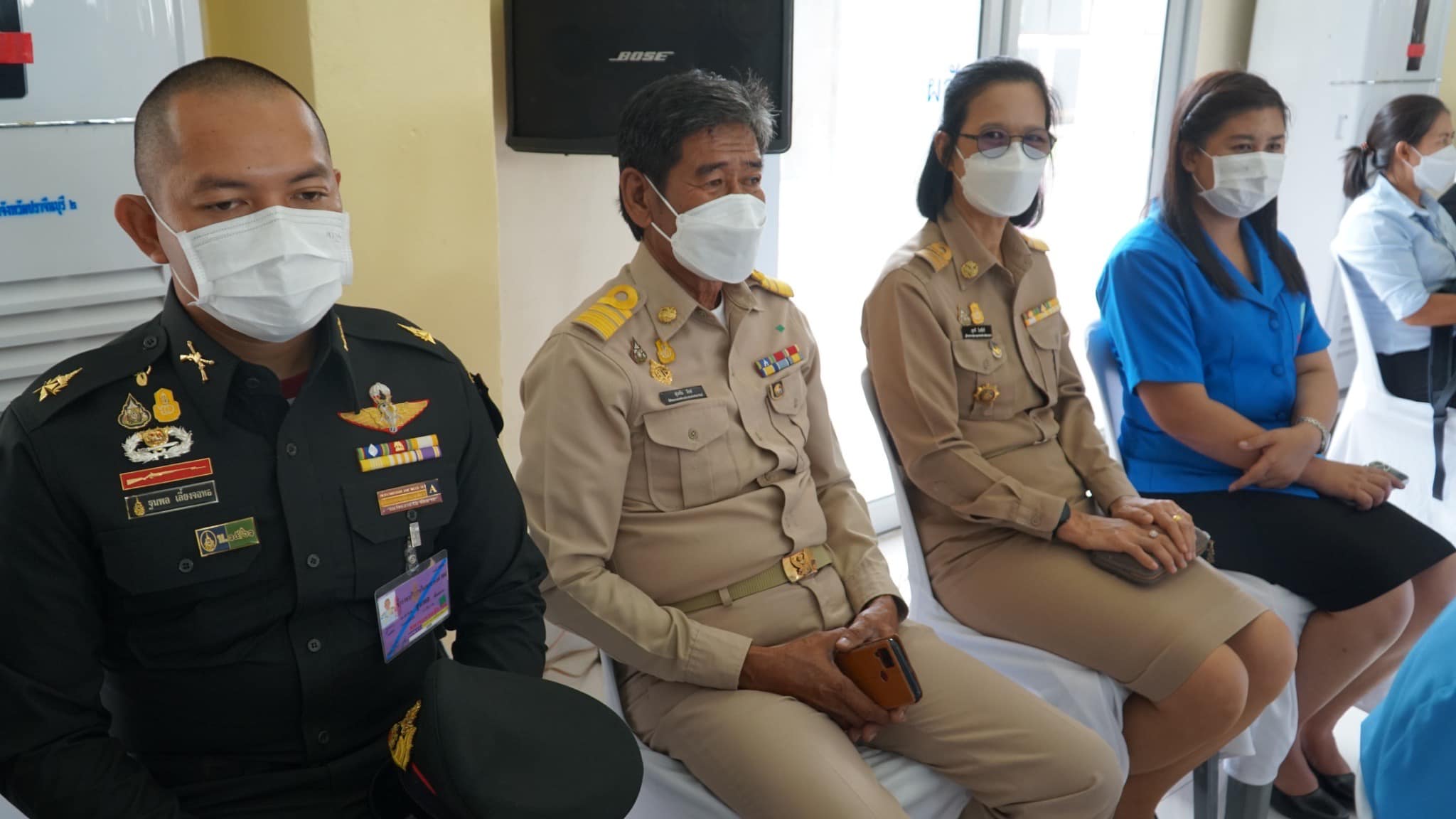 ??”พระบาทสมเด็จพระเจ้าอยู่หัวทรงพระกรุณาโปรดเกล้าฯให้องคมนตรี ร่วมกับมูลนิธิราชประชานุเคราะห์.ในพระบรมราชูปถัมภ์ เชิญสิ่งของพระราชทานมอบแก่ประชาชนผู้ประสบวาตภัยในพื้นที่จังหวัดปราจีนบุรี จำนวน 800 ราย”