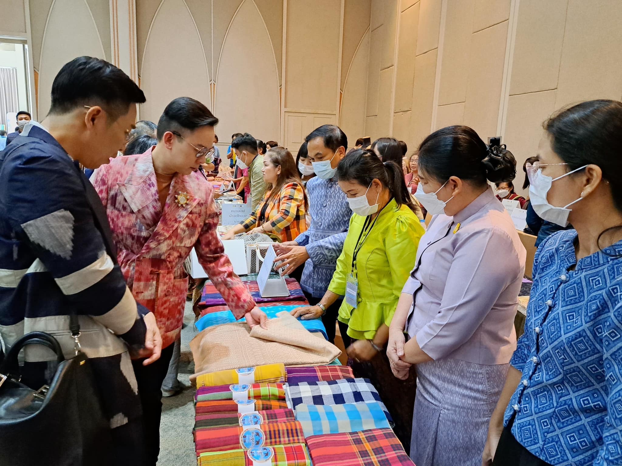 ??”พช.ปราจีนบุรี ร่วมโครงการยกระดับการพัฒนาผลิตภัณฑ์ภูมิปัญญาผ้าไทยและงานหัตถกรรมชุมชน กิจกรรมที่ 1 การพัฒนาศักยภาพผู้ผลิต ผู้ประกอบการ OTOP ด้านผ้าไทย และงานหัตถกรรม (Coaching) “ผ้าลายดอกรักราชกัญญา””