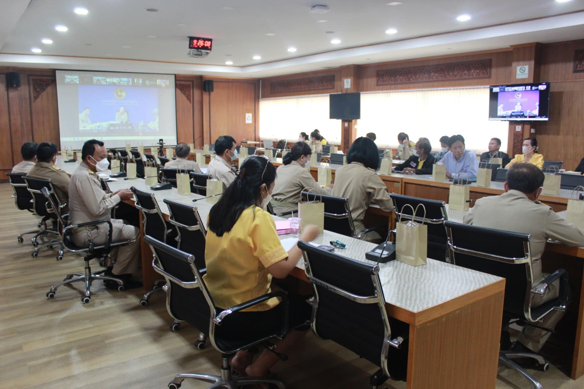 ??”พช.ปราจีนบุรี ร่วมประชุมเพื่อรับฟังความคิดเห็นประกอบการเสนอขอแก้ไขประกาศคณะกรรมการกลางข้าราชการหรือพนักงานส่วนท้องถิ่น เรื่อง มาตรฐานทั่วไปเกี่ยวกับการสอบคัดเลือกและการคัดเลือกข้าราชการหรือพนักงานส่วนท้องถิ่นให้ดำรงตำแหน่งสายผู้บริหาร”
