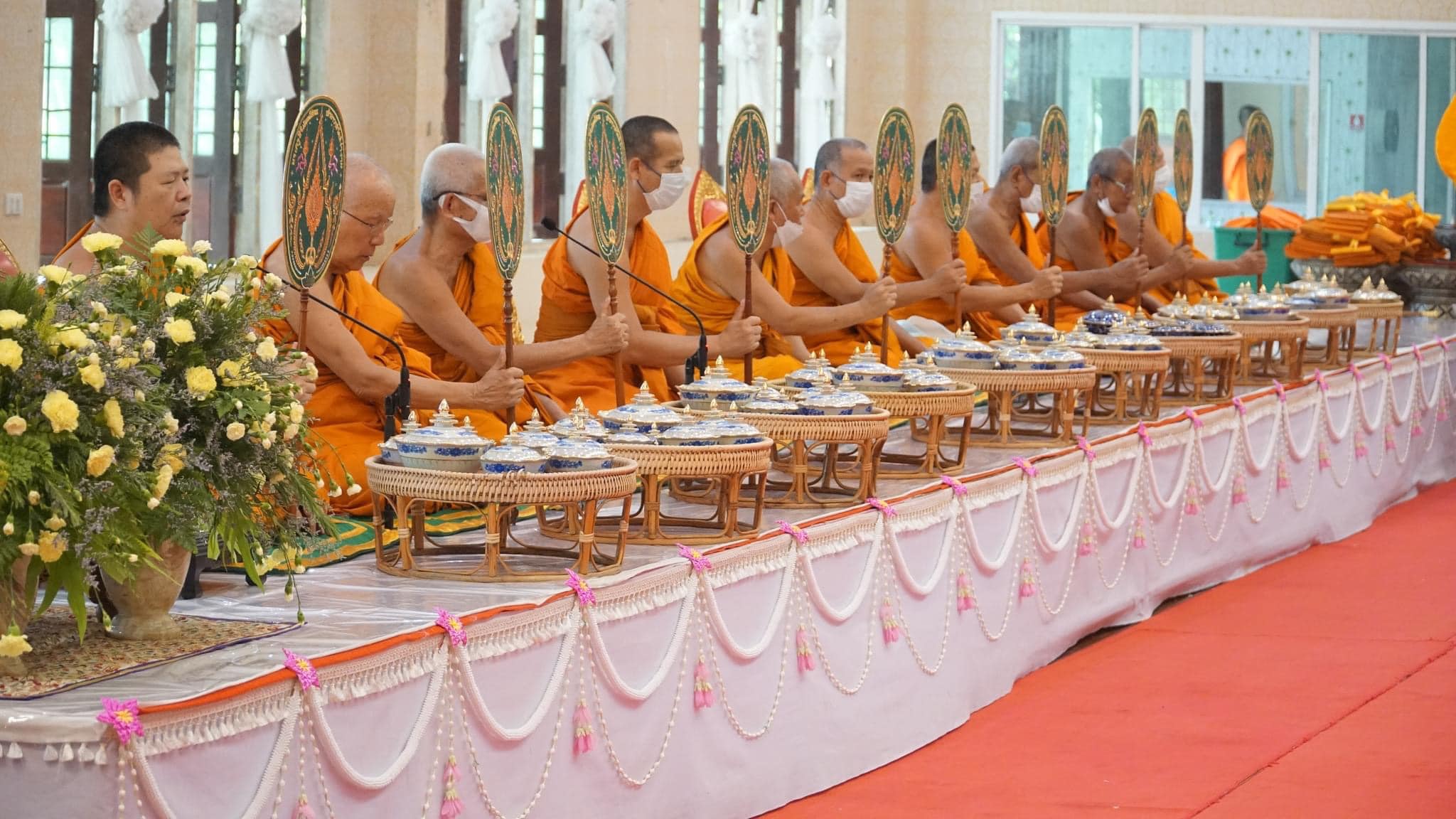??”พระบาทสมเด็จพระเจ้าอยู่หัว ทรงพระกรุณาโปรดพระราชทานผ้าไตร น้ำสรง และเครื่องสักการะ และไทยธรรมพระราชทาน ถวายแด่ พระครูสิริพัฒนโสภณ (เสริม ฐิตธมฺโม) ที่ปรึกษาเจ้าคณะจังหวัดปราจีนบุรี เจ้าอาวาสวัดสง่างาม เนื่องในโอกาสเจริญอายุวัฒนมงคล 83 ปี”