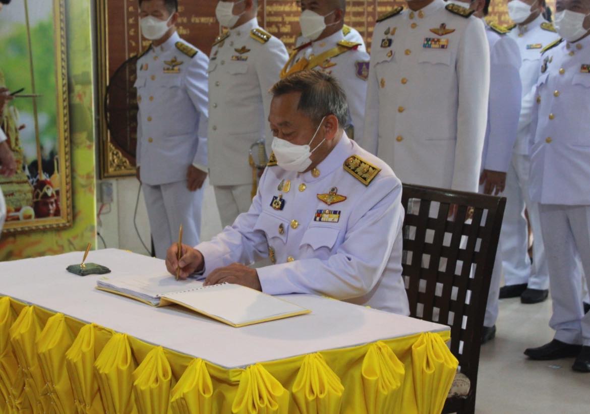 ??”พช.ปราจีนบุรี ร่วมพิธีลงนามถวายพระพรชัยมงคลเนื่องใน “วันฉัตรมงคล””