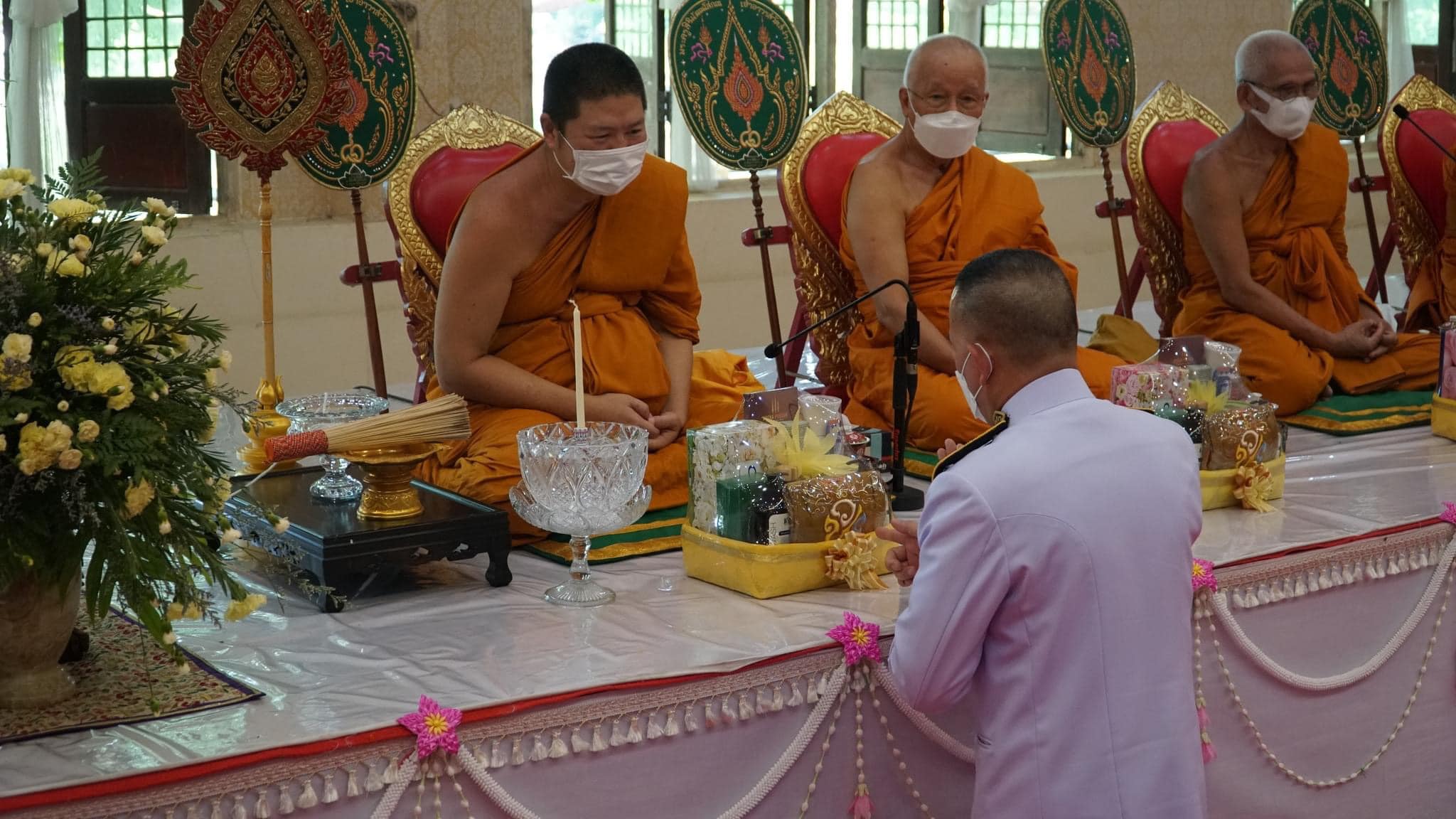 ??”พระบาทสมเด็จพระเจ้าอยู่หัว ทรงพระกรุณาโปรดพระราชทานผ้าไตร น้ำสรง และเครื่องสักการะ และไทยธรรมพระราชทาน ถวายแด่ พระครูสิริพัฒนโสภณ (เสริม ฐิตธมฺโม) ที่ปรึกษาเจ้าคณะจังหวัดปราจีนบุรี เจ้าอาวาสวัดสง่างาม เนื่องในโอกาสเจริญอายุวัฒนมงคล 83 ปี”