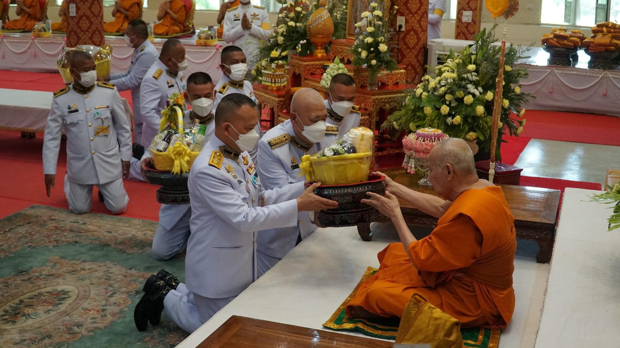 ??”พระบาทสมเด็จพระเจ้าอยู่หัว ทรงพระกรุณาโปรดพระราชทานผ้าไตร น้ำสรง และเครื่องสักการะ และไทยธรรมพระราชทาน ถวายแด่ พระครูสิริพัฒนโสภณ (เสริม ฐิตธมฺโม) ที่ปรึกษาเจ้าคณะจังหวัดปราจีนบุรี เจ้าอาวาสวัดสง่างาม เนื่องในโอกาสเจริญอายุวัฒนมงคล 83 ปี”