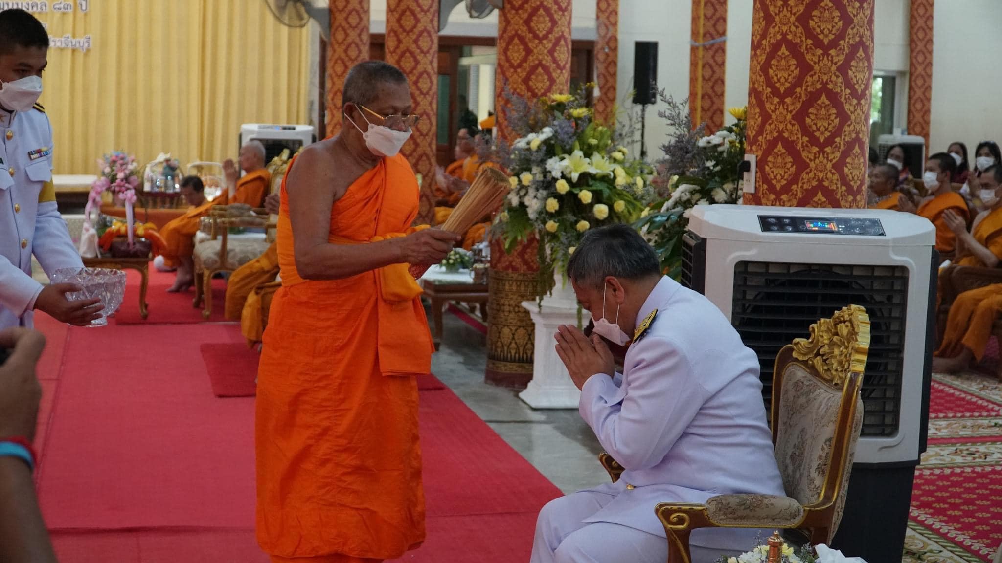 ??”พระบาทสมเด็จพระเจ้าอยู่หัว ทรงพระกรุณาโปรดพระราชทานผ้าไตร น้ำสรง และเครื่องสักการะ และไทยธรรมพระราชทาน ถวายแด่ พระครูสิริพัฒนโสภณ (เสริม ฐิตธมฺโม) ที่ปรึกษาเจ้าคณะจังหวัดปราจีนบุรี เจ้าอาวาสวัดสง่างาม เนื่องในโอกาสเจริญอายุวัฒนมงคล 83 ปี”
