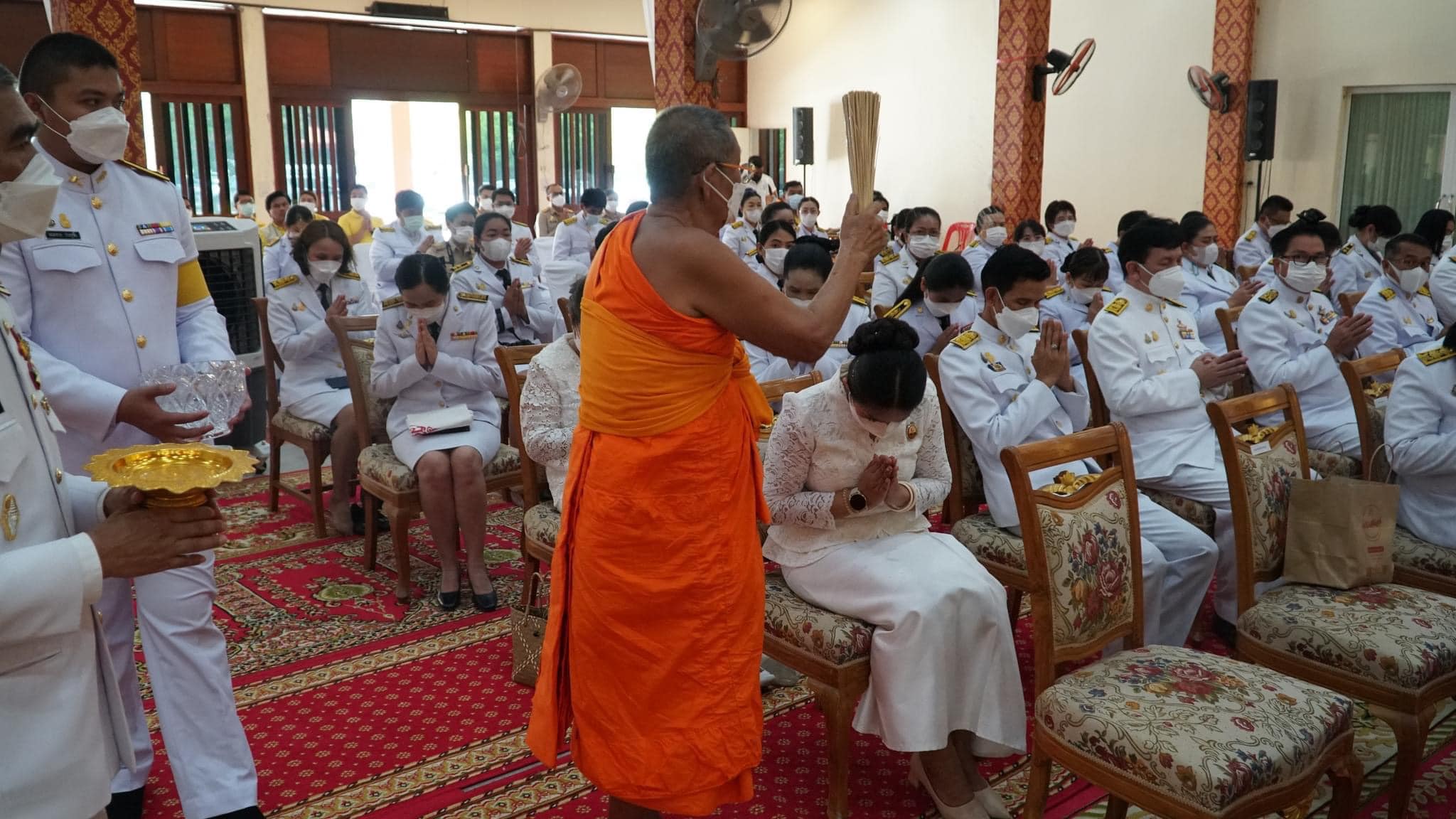 ??”พระบาทสมเด็จพระเจ้าอยู่หัว ทรงพระกรุณาโปรดพระราชทานผ้าไตร น้ำสรง และเครื่องสักการะ และไทยธรรมพระราชทาน ถวายแด่ พระครูสิริพัฒนโสภณ (เสริม ฐิตธมฺโม) ที่ปรึกษาเจ้าคณะจังหวัดปราจีนบุรี เจ้าอาวาสวัดสง่างาม เนื่องในโอกาสเจริญอายุวัฒนมงคล 83 ปี”