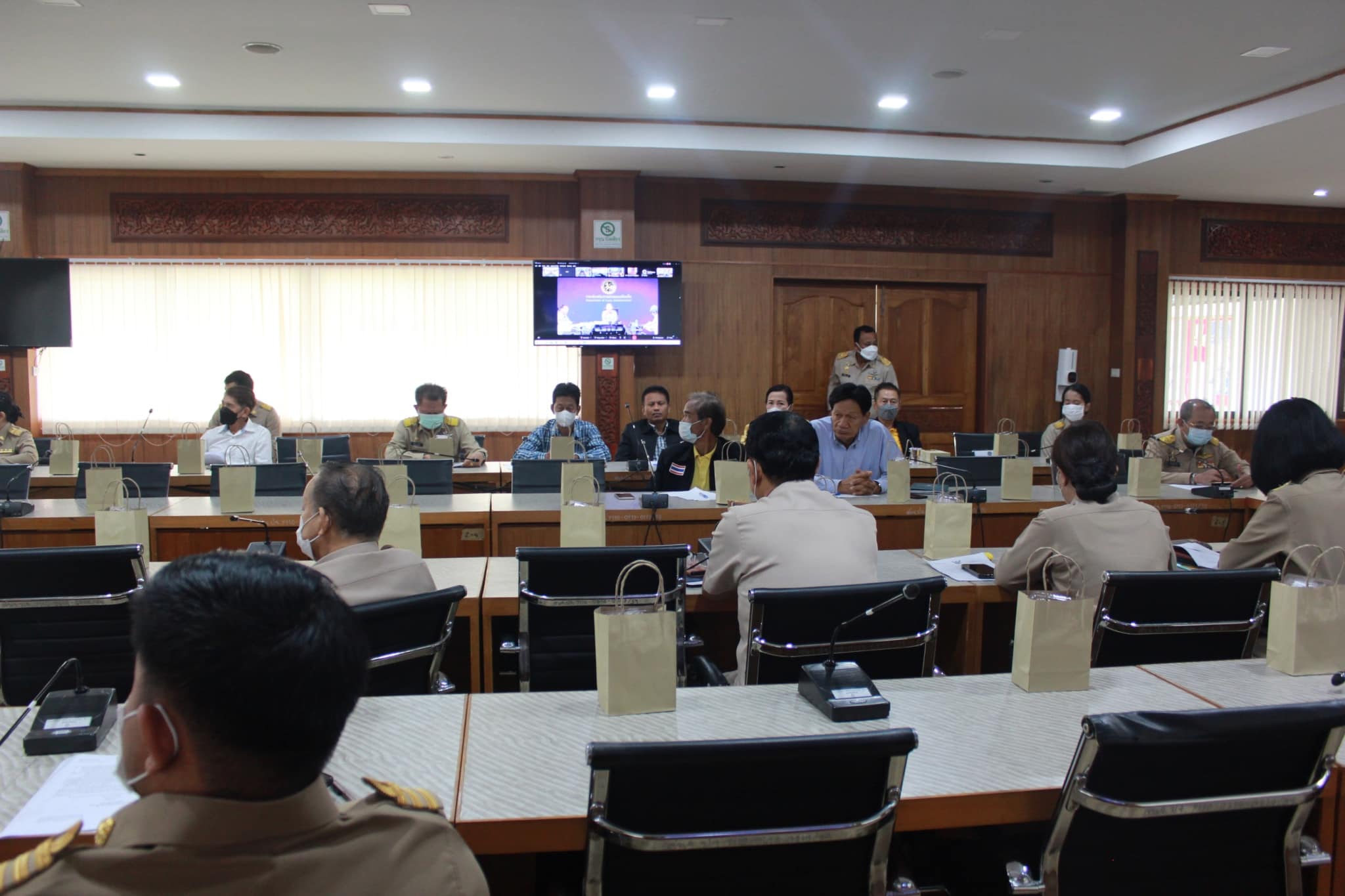 ??”พช.ปราจีนบุรี ร่วมประชุมเพื่อรับฟังความคิดเห็นประกอบการเสนอขอแก้ไขประกาศคณะกรรมการกลางข้าราชการหรือพนักงานส่วนท้องถิ่น เรื่อง มาตรฐานทั่วไปเกี่ยวกับการสอบคัดเลือกและการคัดเลือกข้าราชการหรือพนักงานส่วนท้องถิ่นให้ดำรงตำแหน่งสายผู้บริหาร”