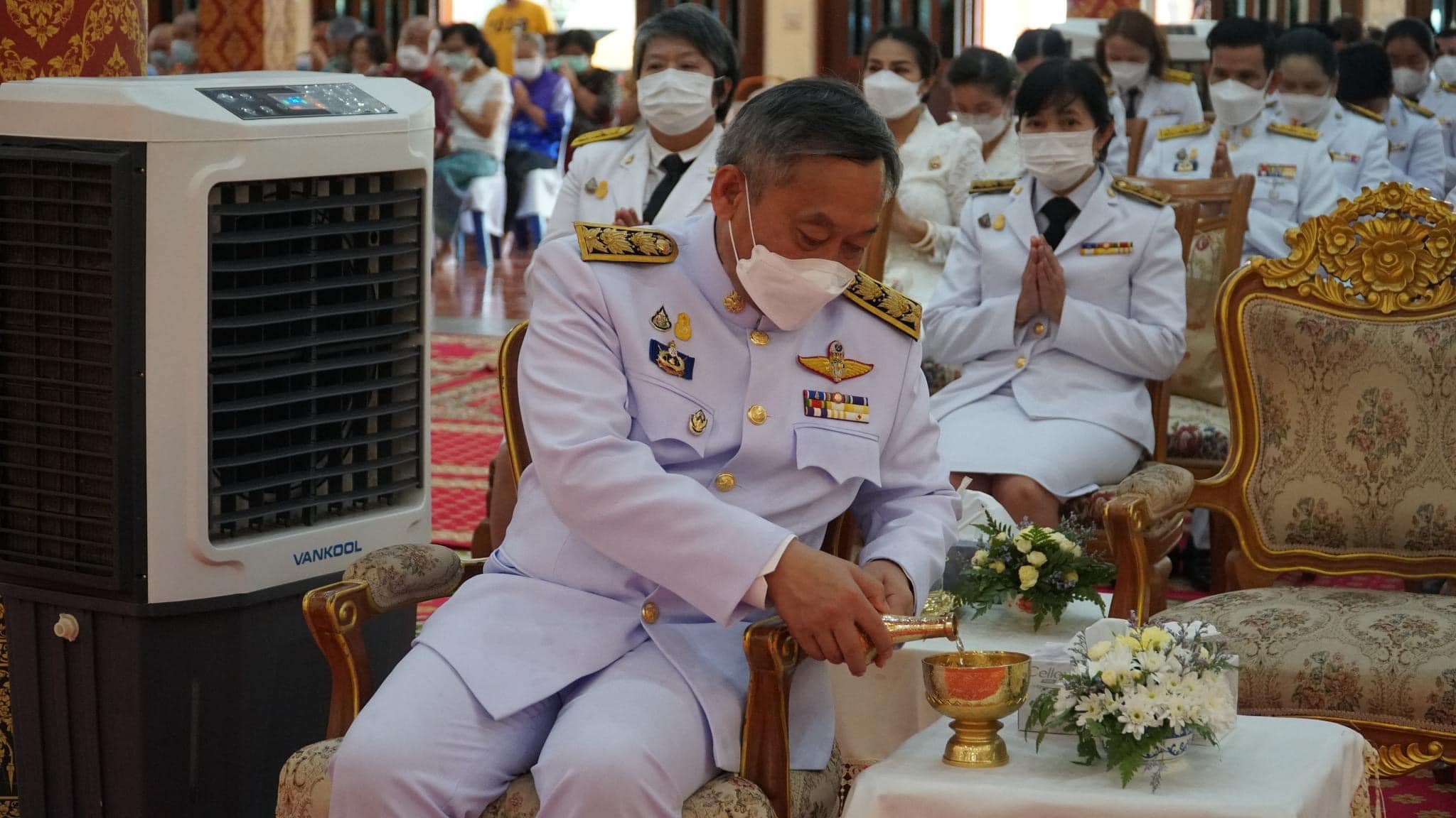 ??”พระบาทสมเด็จพระเจ้าอยู่หัว ทรงพระกรุณาโปรดพระราชทานผ้าไตร น้ำสรง และเครื่องสักการะ และไทยธรรมพระราชทาน ถวายแด่ พระครูสิริพัฒนโสภณ (เสริม ฐิตธมฺโม) ที่ปรึกษาเจ้าคณะจังหวัดปราจีนบุรี เจ้าอาวาสวัดสง่างาม เนื่องในโอกาสเจริญอายุวัฒนมงคล 83 ปี”