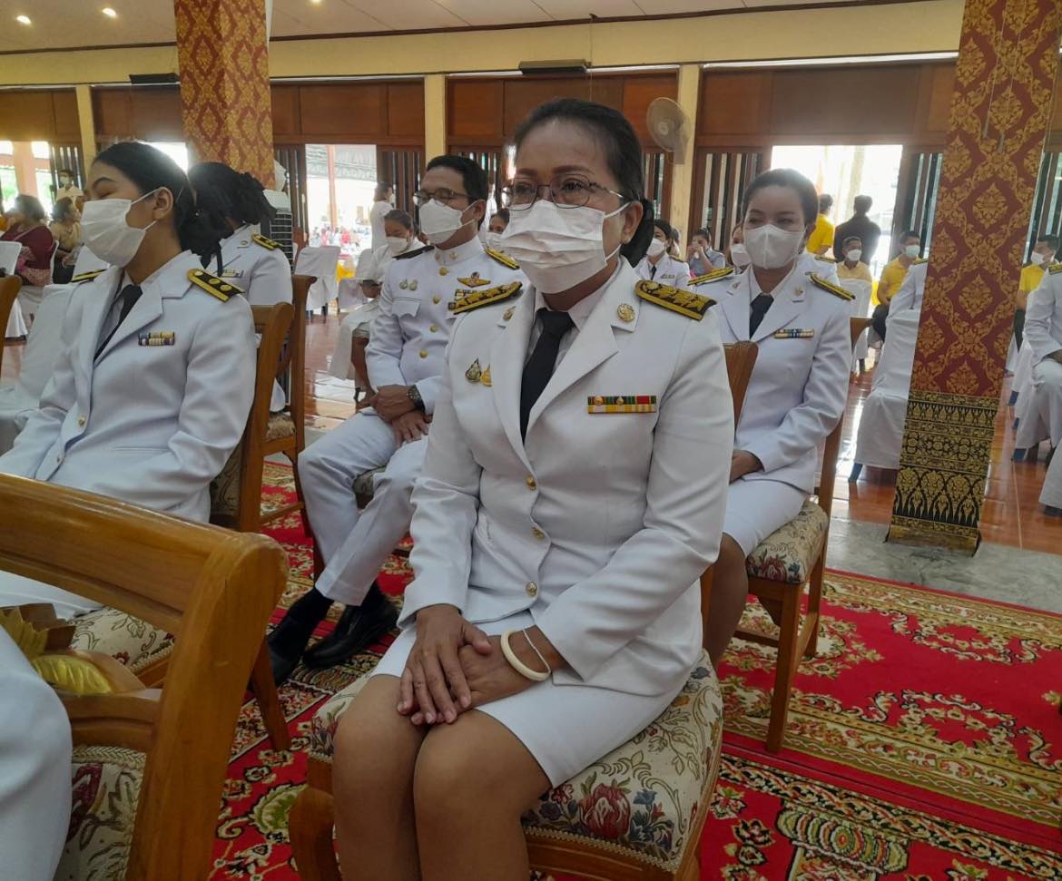 ??”พระบาทสมเด็จพระเจ้าอยู่หัว ทรงพระกรุณาโปรดพระราชทานผ้าไตร น้ำสรง และเครื่องสักการะ และไทยธรรมพระราชทาน ถวายแด่ พระครูสิริพัฒนโสภณ (เสริม ฐิตธมฺโม) ที่ปรึกษาเจ้าคณะจังหวัดปราจีนบุรี เจ้าอาวาสวัดสง่างาม เนื่องในโอกาสเจริญอายุวัฒนมงคล 83 ปี”
