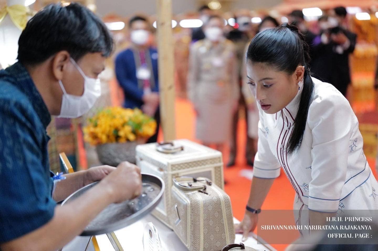 ??พช. ปราจีนบุรี : ร่วมเฝ้ารับเสด็จสมเด็จพระเจ้าลูกเธอ เจ้าฟ้าสิริวัณณวรี นารีรัตนราชกัญญา เนื่องในโอกาสเสด็จทอดพระเนตรนิทรรศการ การจัดแสดงและจำหน่ายผลิตภัณฑ์ภูมิปัญญาผ้าไทยและงานหัตถกรรมชุมชน ภาคกลาง