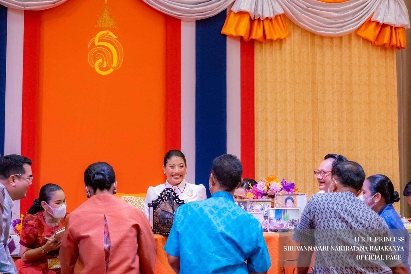 ??พช. ปราจีนบุรี : ร่วมเฝ้ารับเสด็จสมเด็จพระเจ้าลูกเธอ เจ้าฟ้าสิริวัณณวรี นารีรัตนราชกัญญา เนื่องในโอกาสเสด็จทอดพระเนตรนิทรรศการ การจัดแสดงและจำหน่ายผลิตภัณฑ์ภูมิปัญญาผ้าไทยและงานหัตถกรรมชุมชน ภาคกลาง