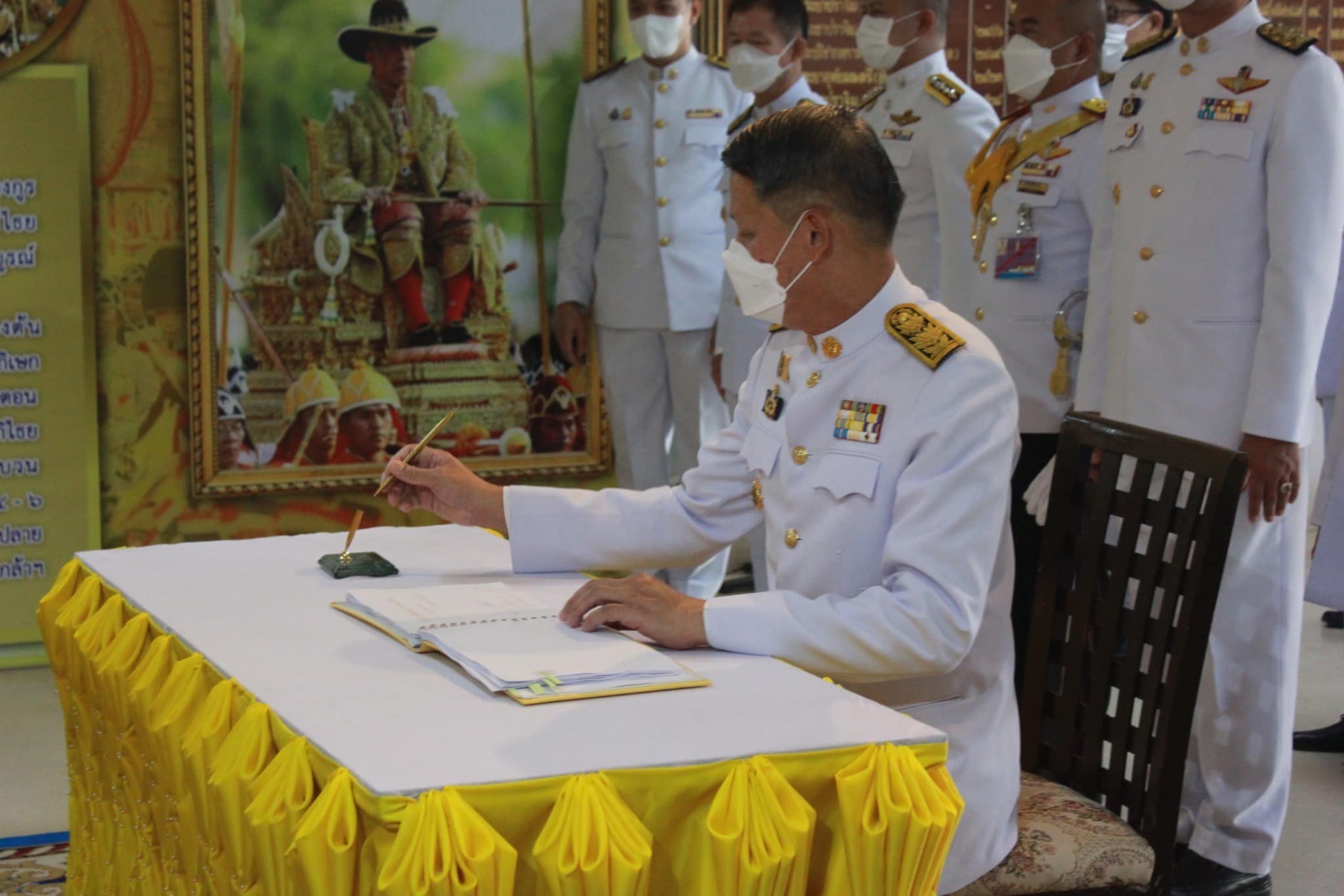 ??”พช.ปราจีนบุรี ร่วมพิธีลงนามถวายพระพรชัยมงคลเนื่องใน “วันฉัตรมงคล””