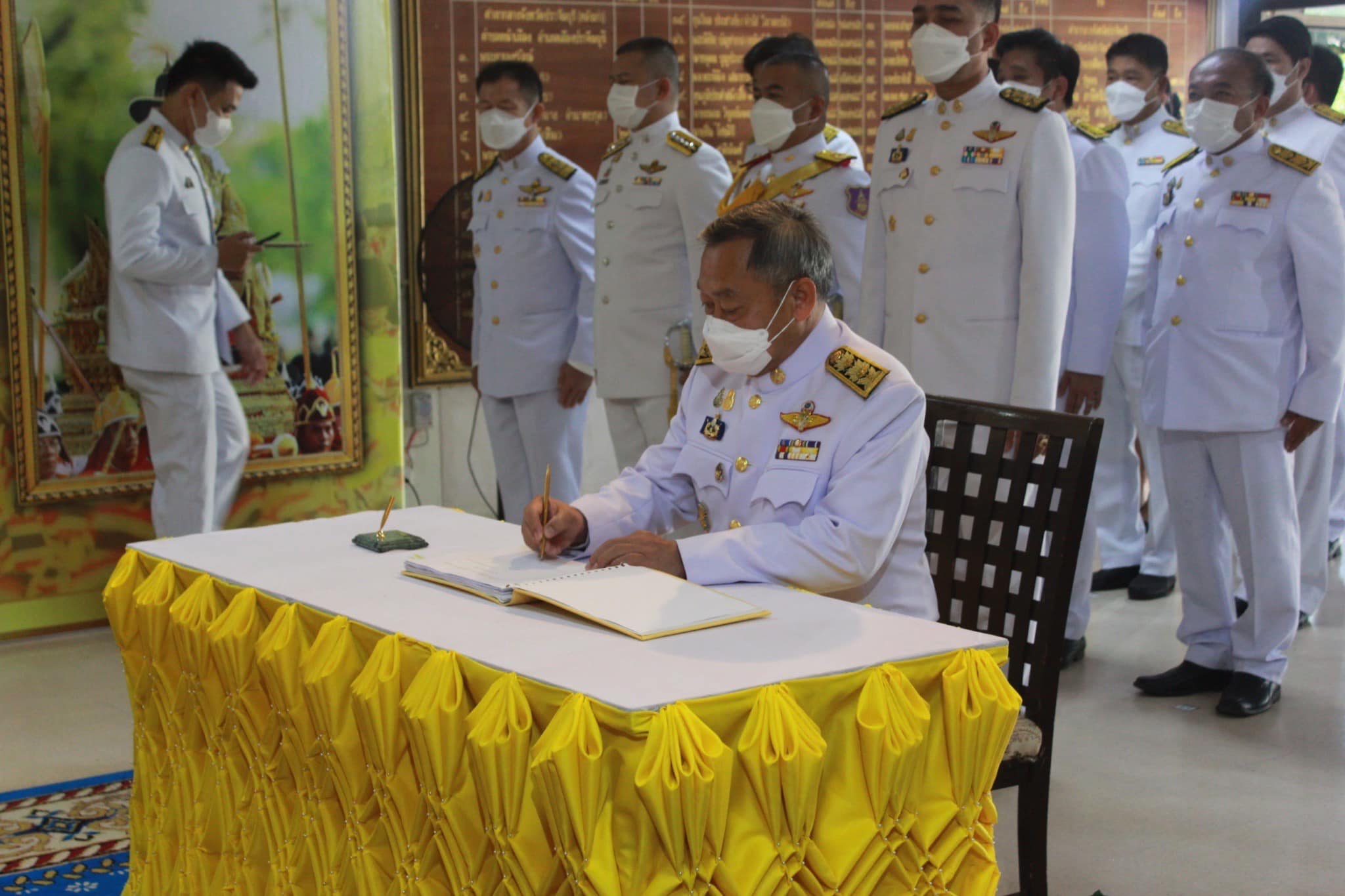 ??”พช.ปราจีนบุรี ร่วมพิธีลงนามถวายพระพรชัยมงคลเนื่องใน “วันฉัตรมงคล””