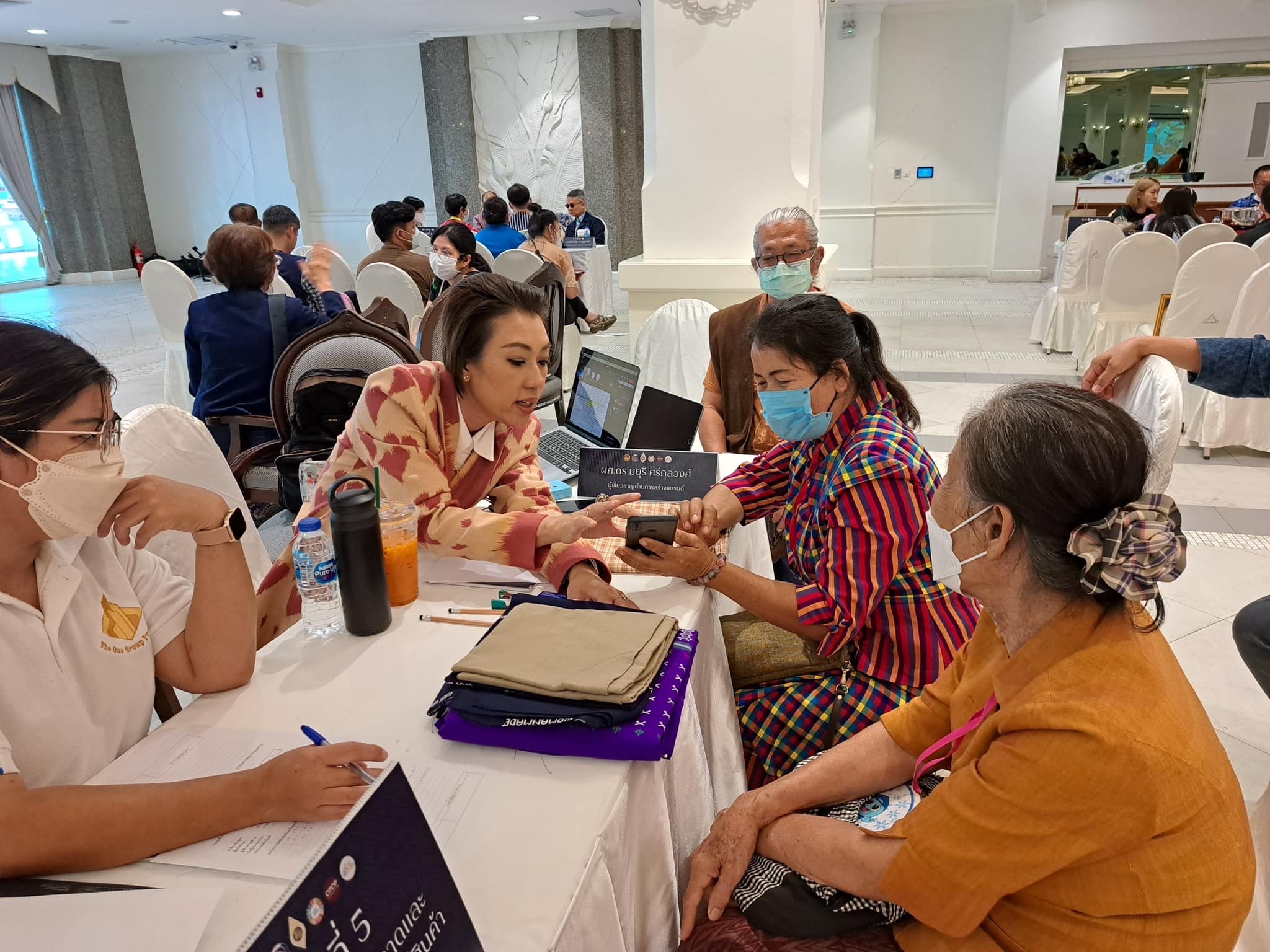 ??”พช.ปราจีนบุรี ร่วมโครงการพัฒนาศักยภาพผู้ผลิต ผู้ประกอบการประเภทผ้า และหัตถกรรมและโครงการจัดแสดงและจำหน่ายผลิตภัณฑ์ภูมิปัญญาผ้าไทย และงานหัตถกรรมชุมชน”