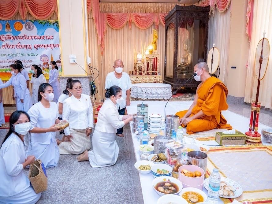 ✨✨”พช.ปราจีนบุรี ร่วมกิจกรรมเข้าวัดปฏิบัติธรรมวันธรรมสวนะ “ครอบครัวหิ้วตะกร้า ศรัทธาอิ่มบุญ อุดหนุนชุมชน””