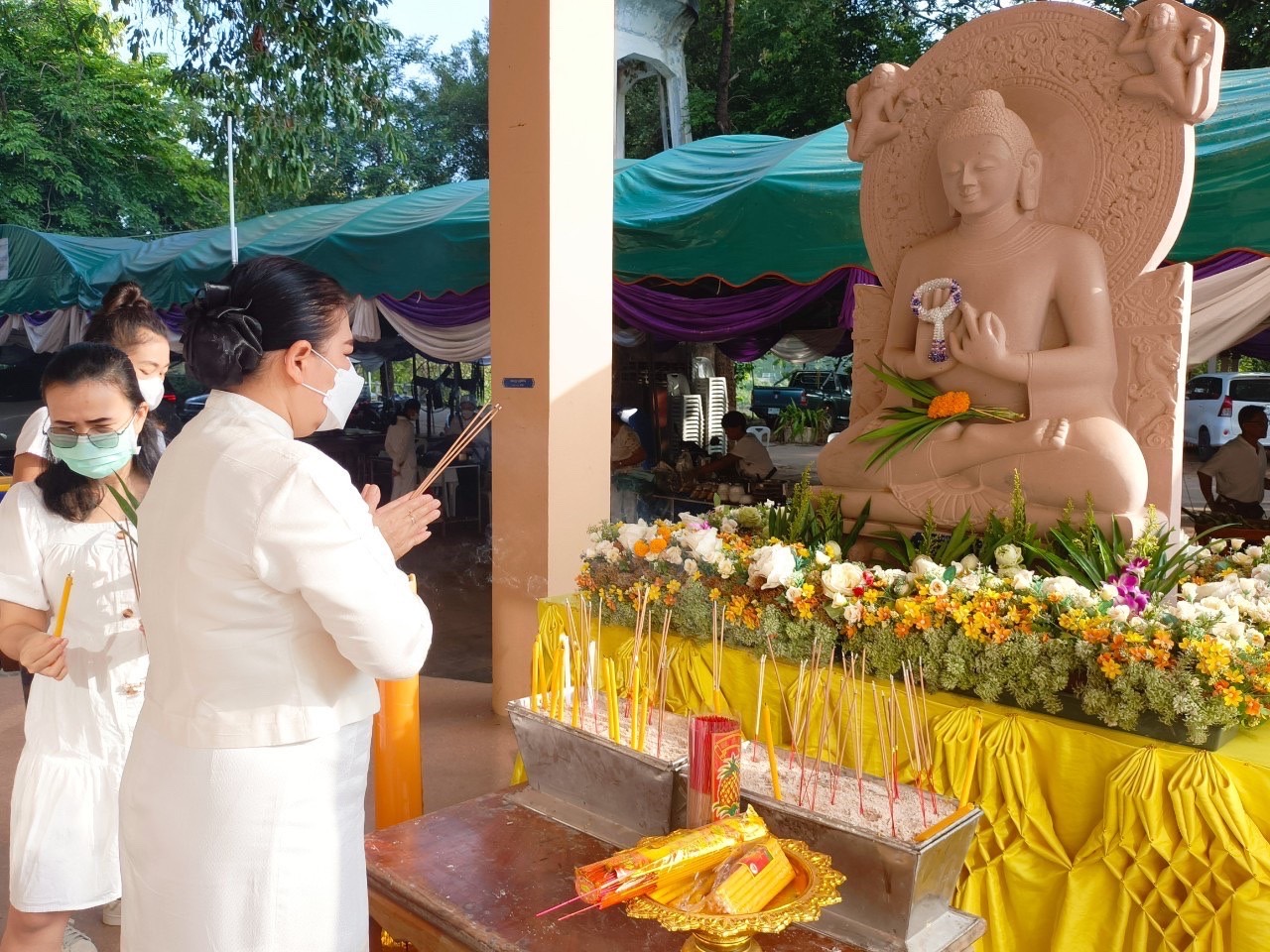 ✨✨”พช.ปราจีนบุรี ร่วมกิจกรรมเข้าวัดปฏิบัติธรรมวันธรรมสวนะ “ครอบครัวหิ้วตะกร้า ศรัทธาอิ่มบุญ อุดหนุนชุมชน””