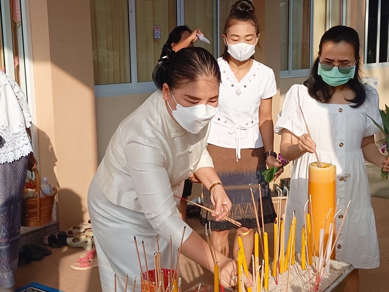 ✨✨”พช.ปราจีนบุรี ร่วมกิจกรรมเข้าวัดปฏิบัติธรรมวันธรรมสวนะ “ครอบครัวหิ้วตะกร้า ศรัทธาอิ่มบุญ อุดหนุนชุมชน””