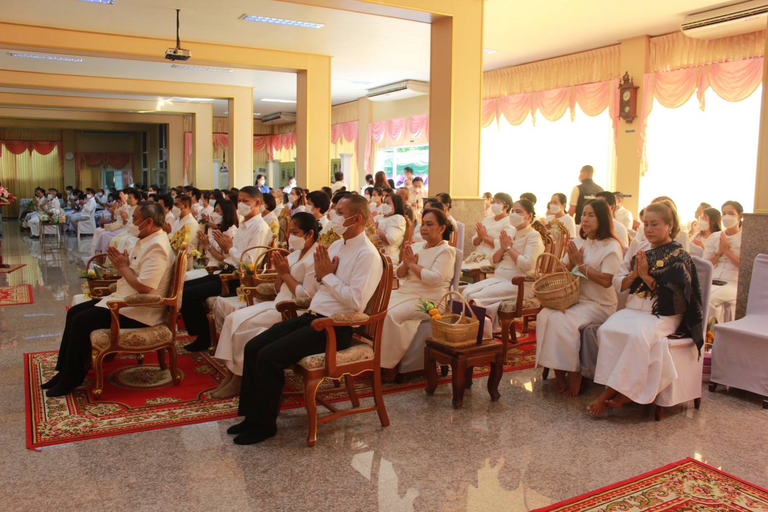✨✨”พช.ปราจีนบุรี ร่วมกิจกรรมเข้าวัดปฏิบัติธรรมวันธรรมสวนะ “ครอบครัวหิ้วตะกร้า ศรัทธาอิ่มบุญ อุดหนุนชุมชน””