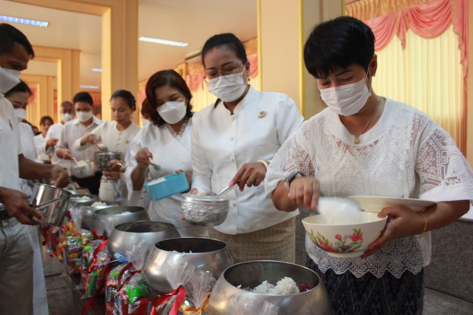 ✨✨”พช.ปราจีนบุรี ร่วมกิจกรรมเข้าวัดปฏิบัติธรรมวันธรรมสวนะ “ครอบครัวหิ้วตะกร้า ศรัทธาอิ่มบุญ อุดหนุนชุมชน””