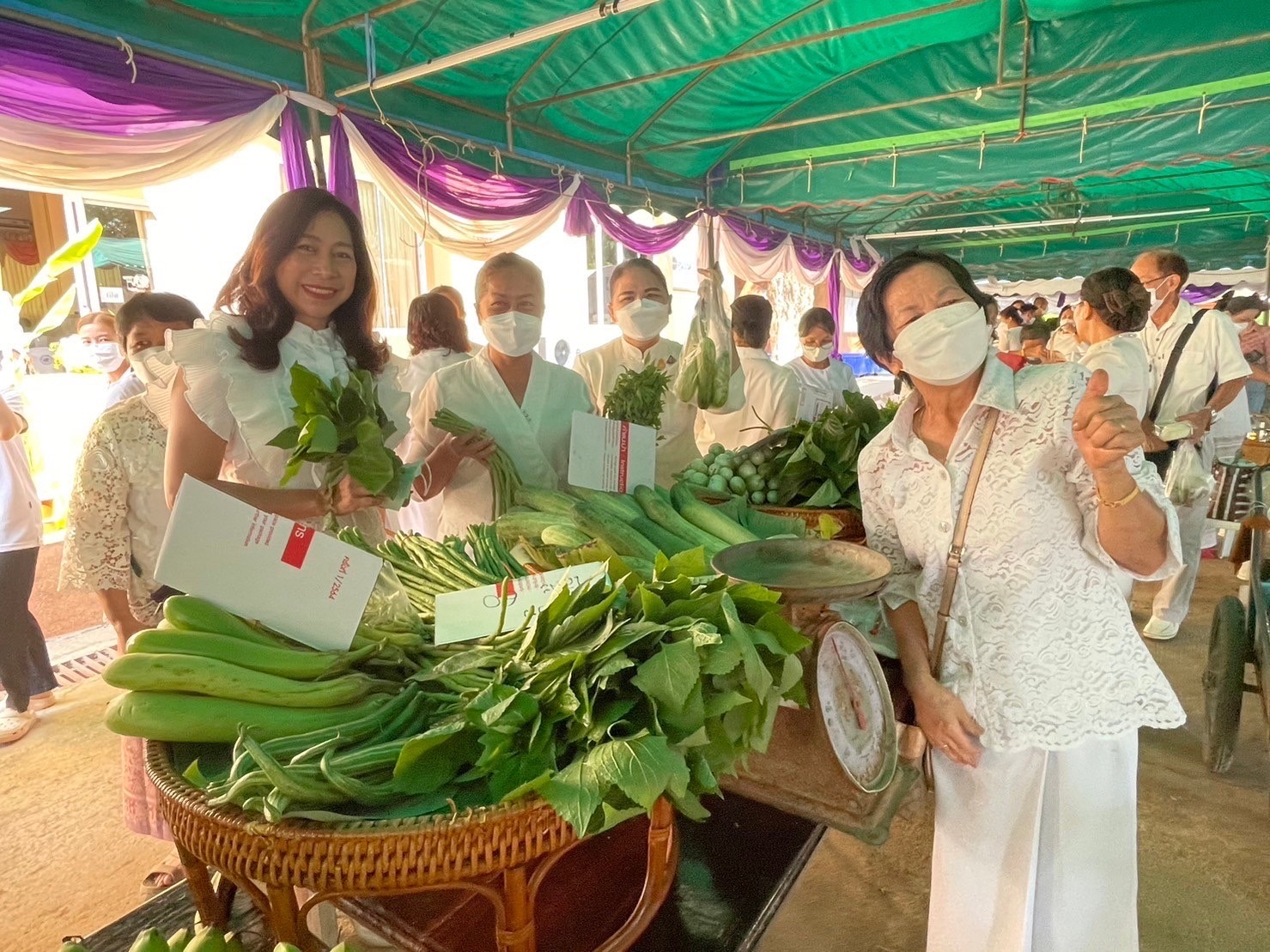 ✨✨”พช.ปราจีนบุรี ร่วมกิจกรรมเข้าวัดปฏิบัติธรรมวันธรรมสวนะ “ครอบครัวหิ้วตะกร้า ศรัทธาอิ่มบุญ อุดหนุนชุมชน””