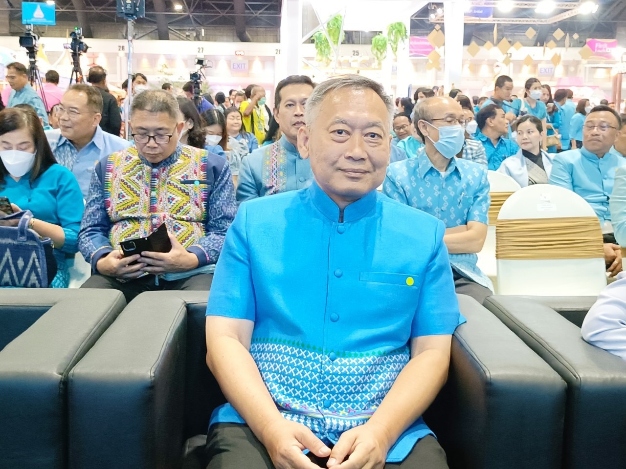 ✨✨”พช.ปราจีนบุรี ร่วมพิธีเปิดงาน “ศิลปาชีพประทีปไทย OTOP ก้าวไกลด้วยพระบารมี” ปี 2565 เพื่อเฉลิมพระเกียรติ “สมเด็จพระพันปีหลวง” 90 พรรษา สืบสาน สร้างสรรค์งานศิลป์-ผ้าถิ่นไทย สู่ความร่วมสมัย นำรายได้สู่ชุมชน”