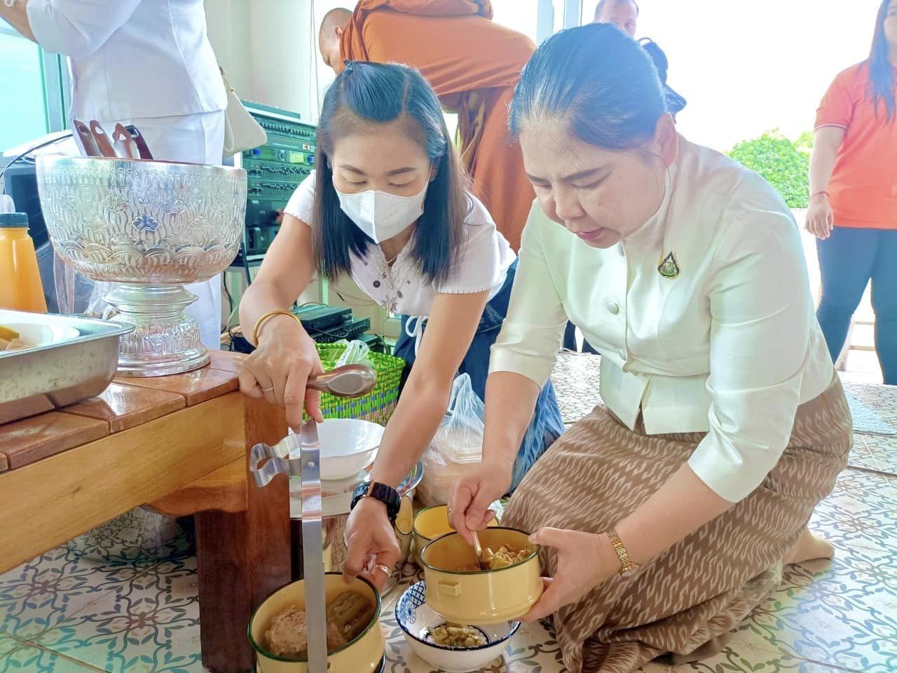 ✨✨”พช.ปราจีนบุรี ร่วมโครงการเข้าพรรษา ผู้ว่าฯ พาเข้าวัด หิ้วปิ่นโต แต่งผ้าไทย ประจำปี 2566”