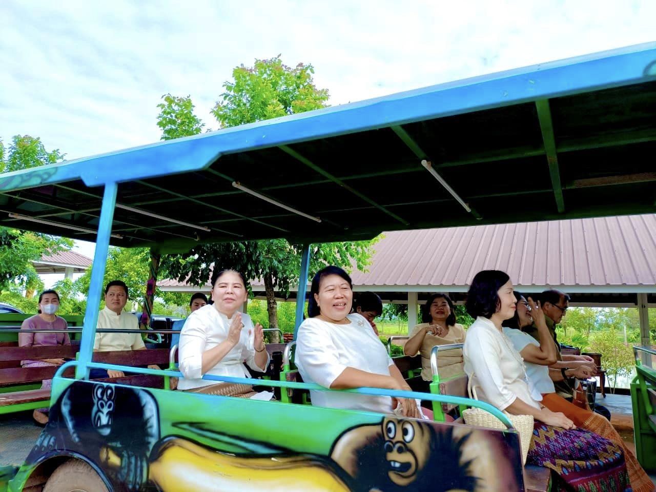 ✨✨”พช.ปราจีนบุรี ร่วมโครงการเข้าพรรษา ผู้ว่าฯ พาเข้าวัด หิ้วปิ่นโต แต่งผ้าไทย ประจำปี 2566”