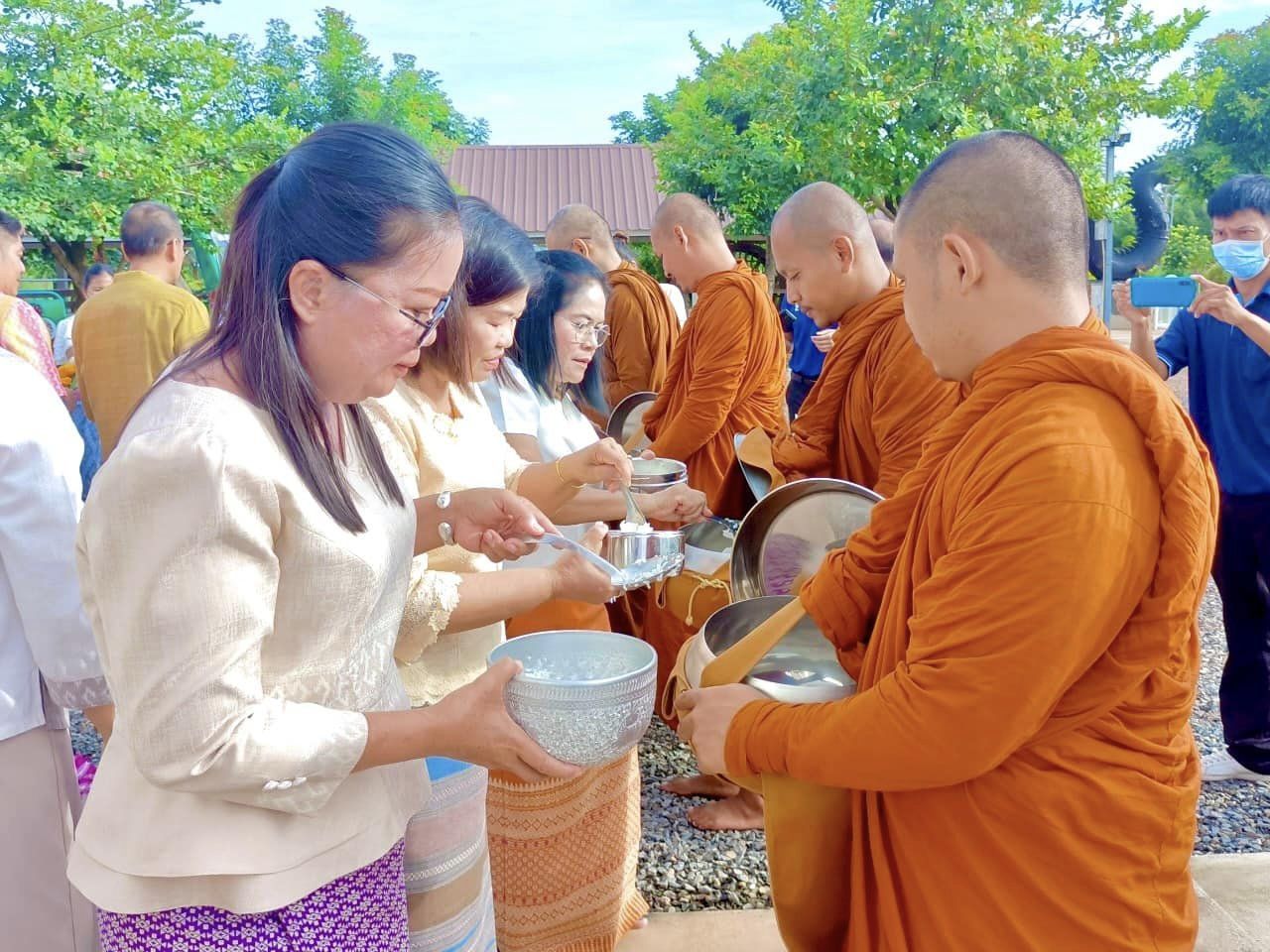 ✨✨”พช.ปราจีนบุรี ร่วมโครงการเข้าพรรษา ผู้ว่าฯ พาเข้าวัด หิ้วปิ่นโต แต่งผ้าไทย ประจำปี 2566”