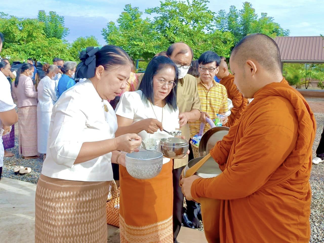 ✨✨”พช.ปราจีนบุรี ร่วมโครงการเข้าพรรษา ผู้ว่าฯ พาเข้าวัด หิ้วปิ่นโต แต่งผ้าไทย ประจำปี 2566”