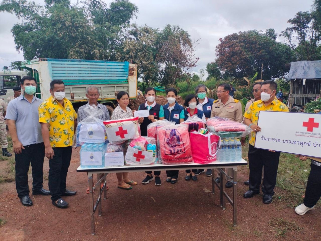 👇👇”พช.ปราจีนบุรี ร่วมกับมูลนิธิกองทุนช่วยเหลือผู้ประสบภัยพิบัติจังหวัดปราจีนบุรี ช่วยเหลือครัวเรือนผู้ประสบเหตุอัคคีภัย”