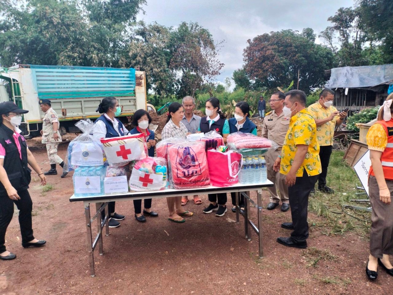 👇👇”พช.ปราจีนบุรี ร่วมกับมูลนิธิกองทุนช่วยเหลือผู้ประสบภัยพิบัติจังหวัดปราจีนบุรี ช่วยเหลือครัวเรือนผู้ประสบเหตุอัคคีภัย”